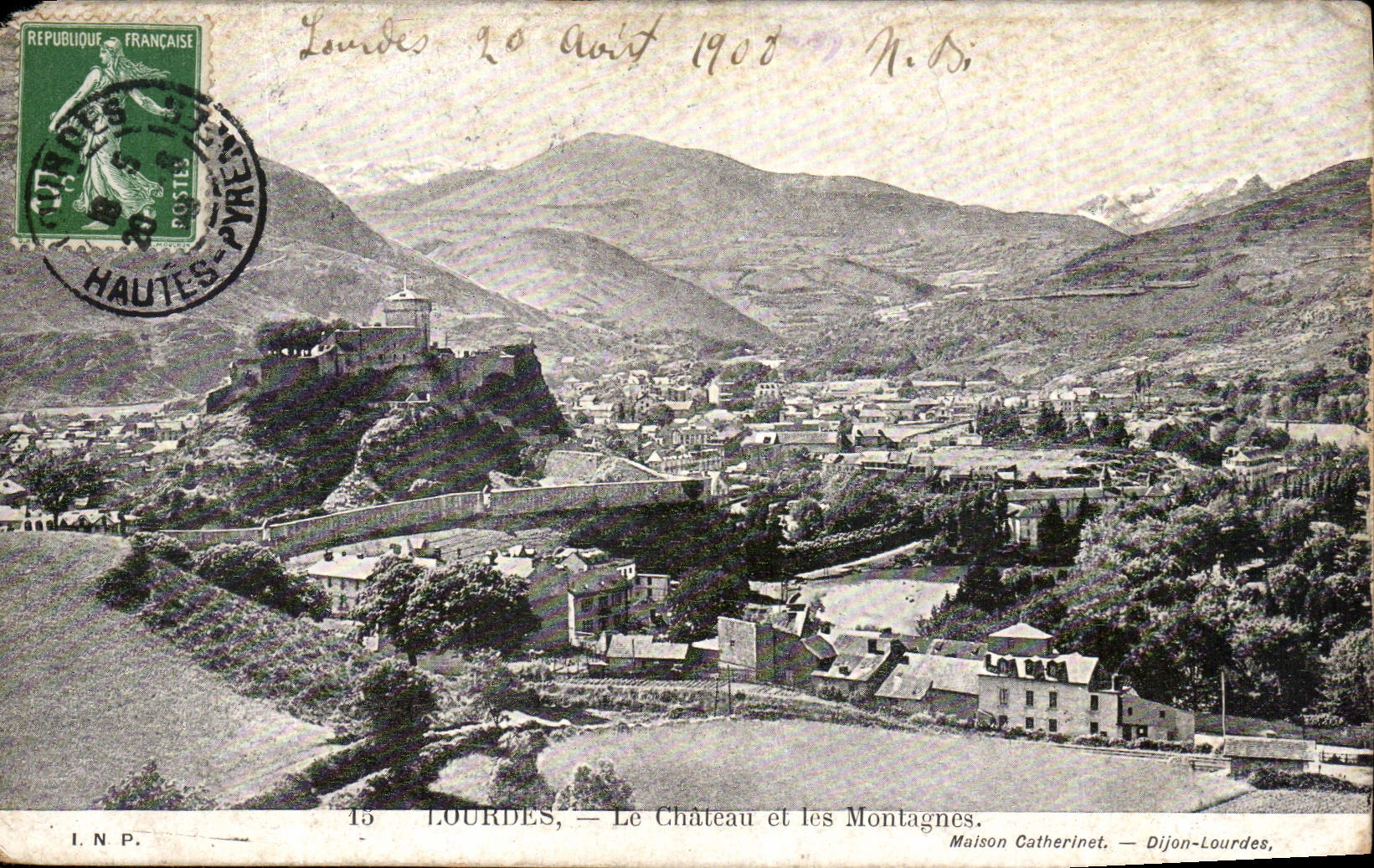 CPA Lourdes Le Chateau et les Montagnes 