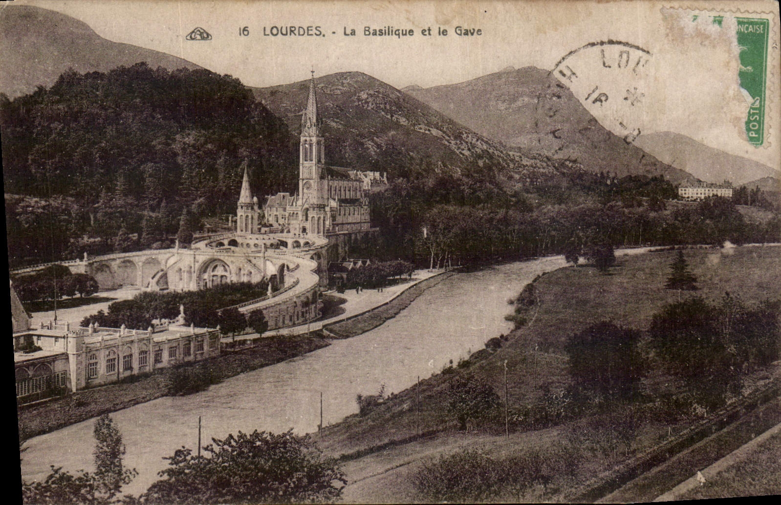 CPA Lourdes La Basilique et le Gave 