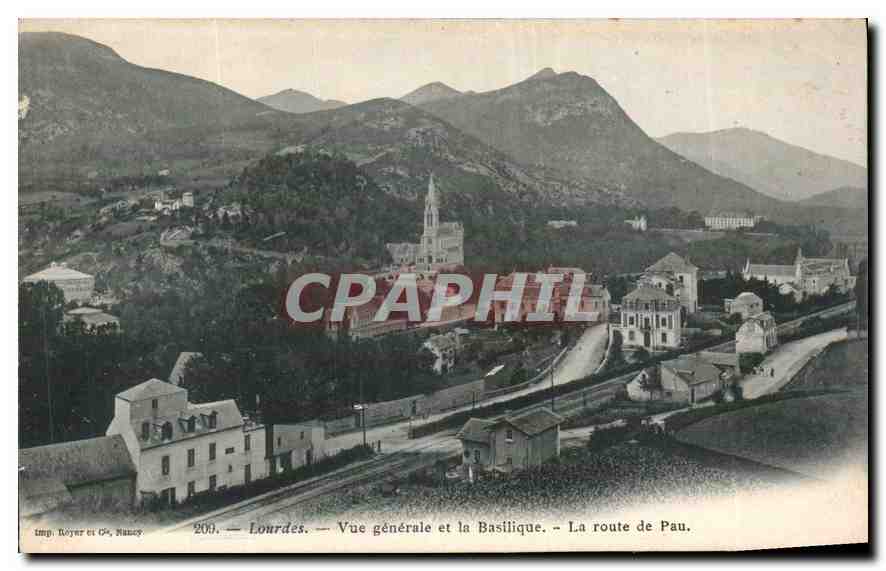 CPA Lourdes Vue generale et la Basilique La route de Pau 