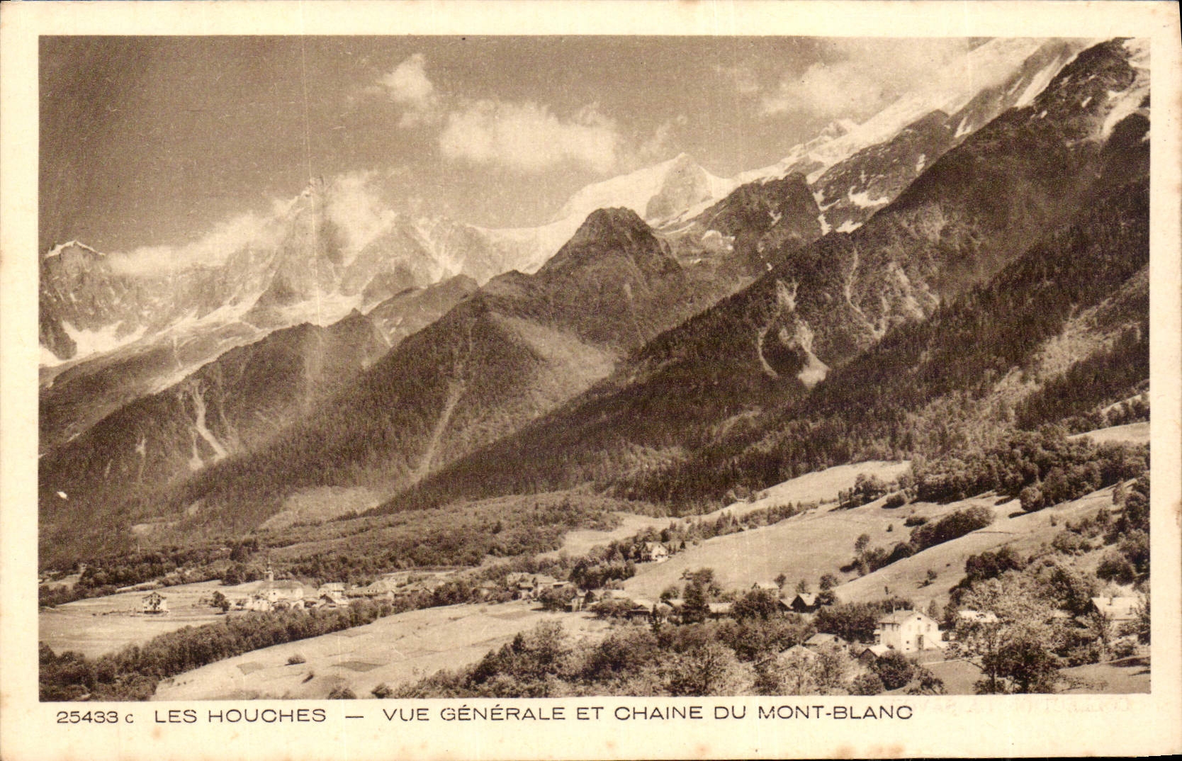 Les Houches — Vue générale et chaîne du Mont-Blanc — n° 25433c
