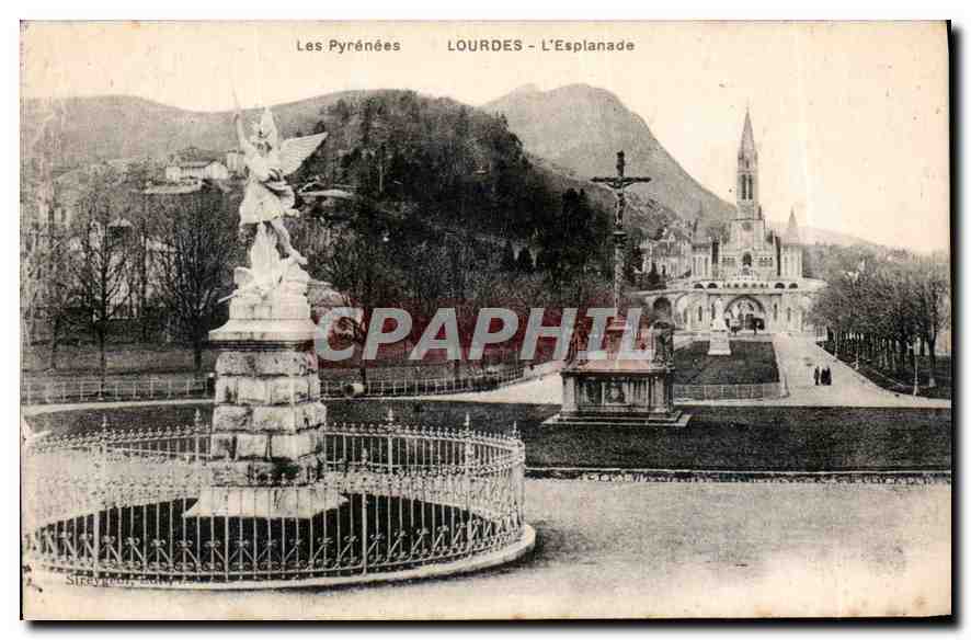 CPA Les Pyrenees Lourdes L'Esplanade 