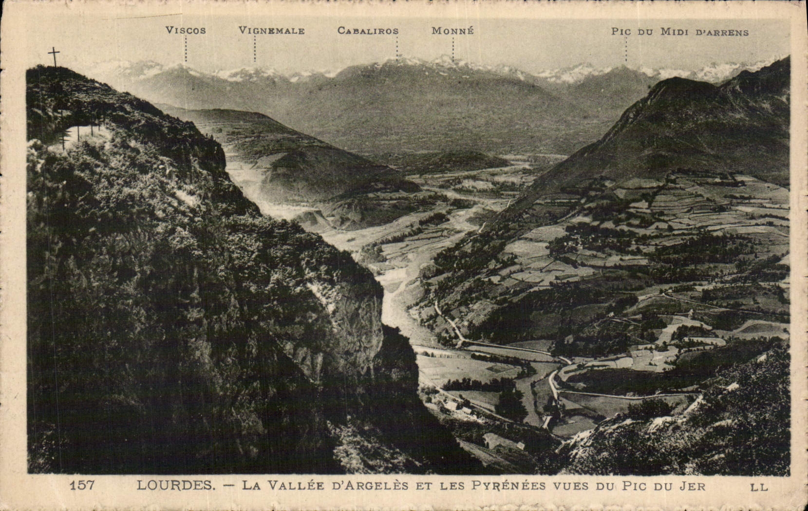 CPA Lourdes La Vallee d'Argeles et les Pyrenees vues du Pic du Jer 