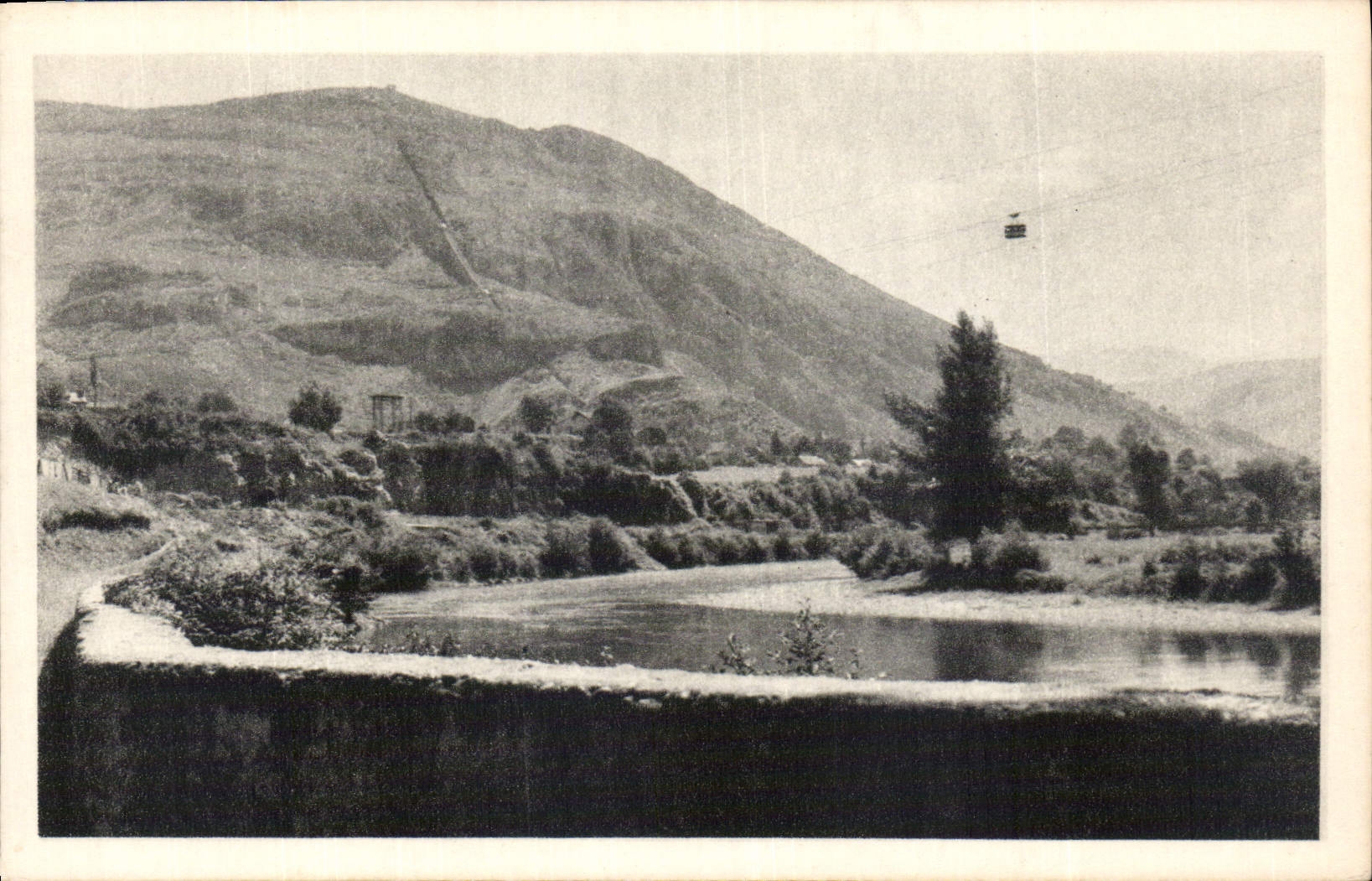 CPA Lourdes Le Funiculaire du Pic du Jer et le Telepherique du Beout 
