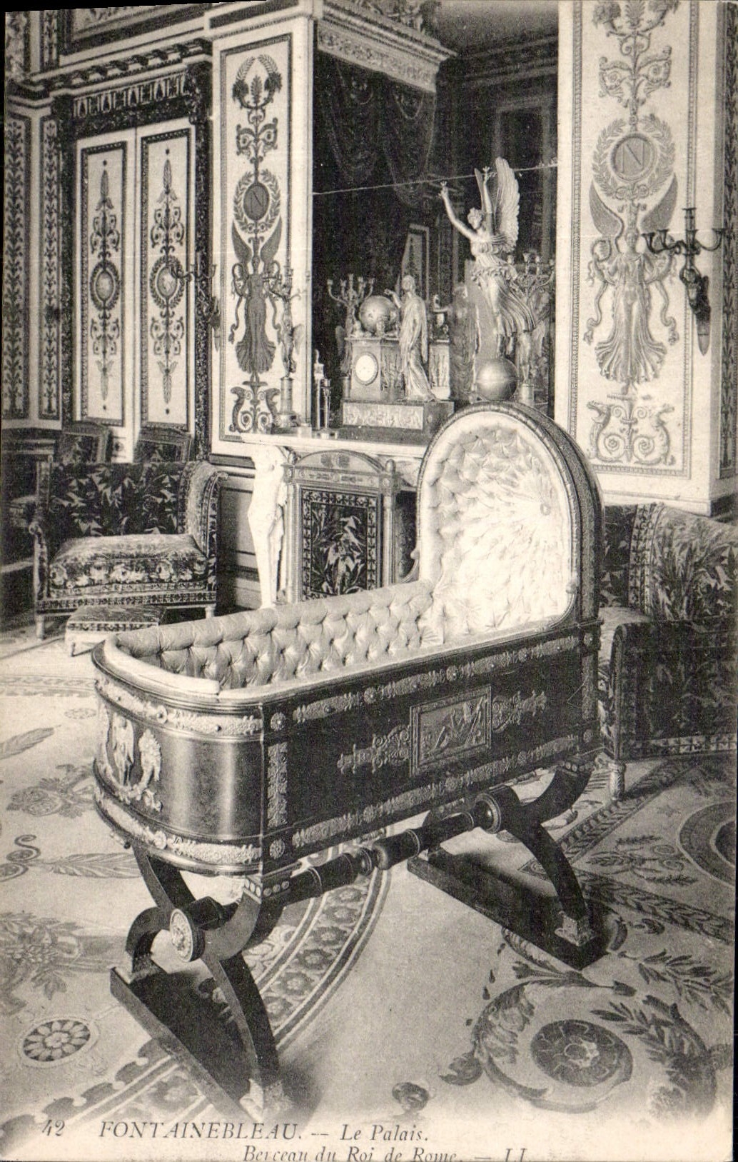 Fontainebleau — Le Palais. Berceau du Roi de Rome — LL