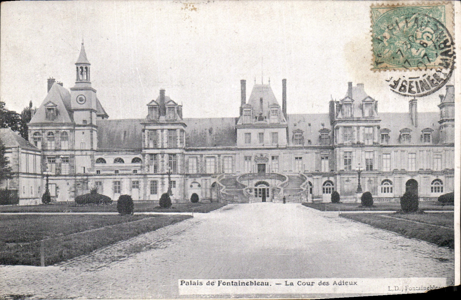 Palais de Fontainebleau — La Cour des Adieux — L.D. Fontainebleau