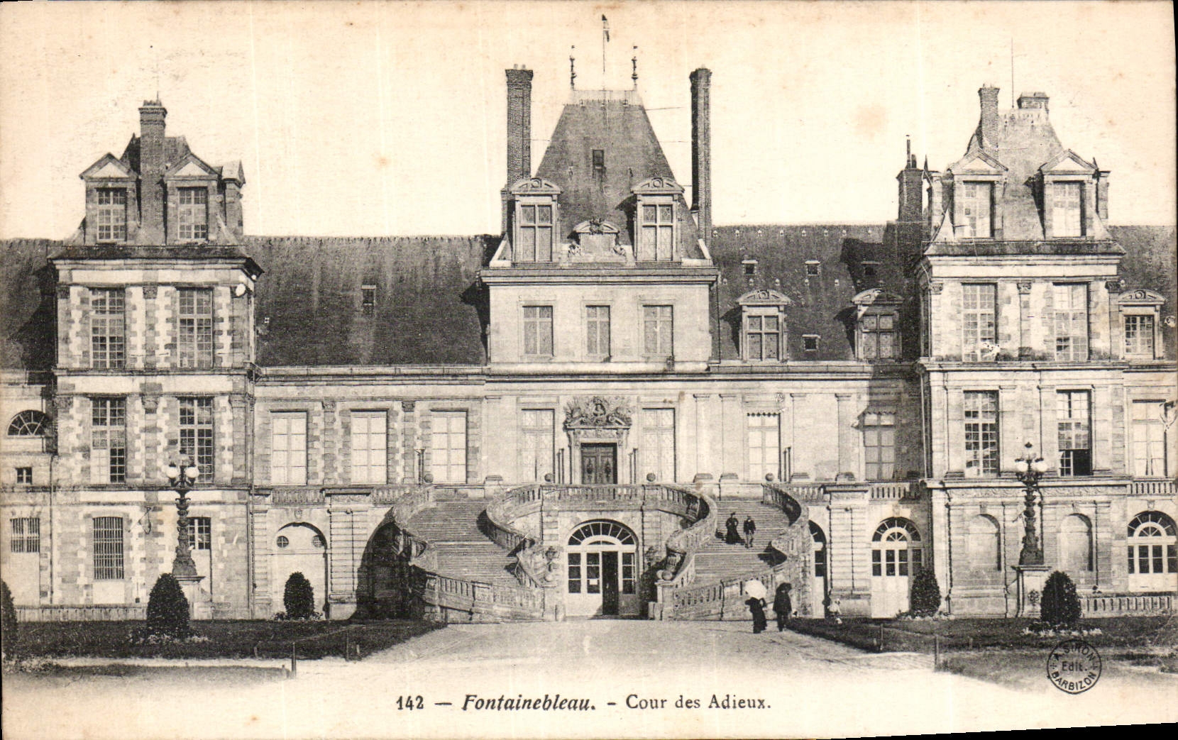 Fontainebleau — Cour des Adieux — éditeur Paris, 142