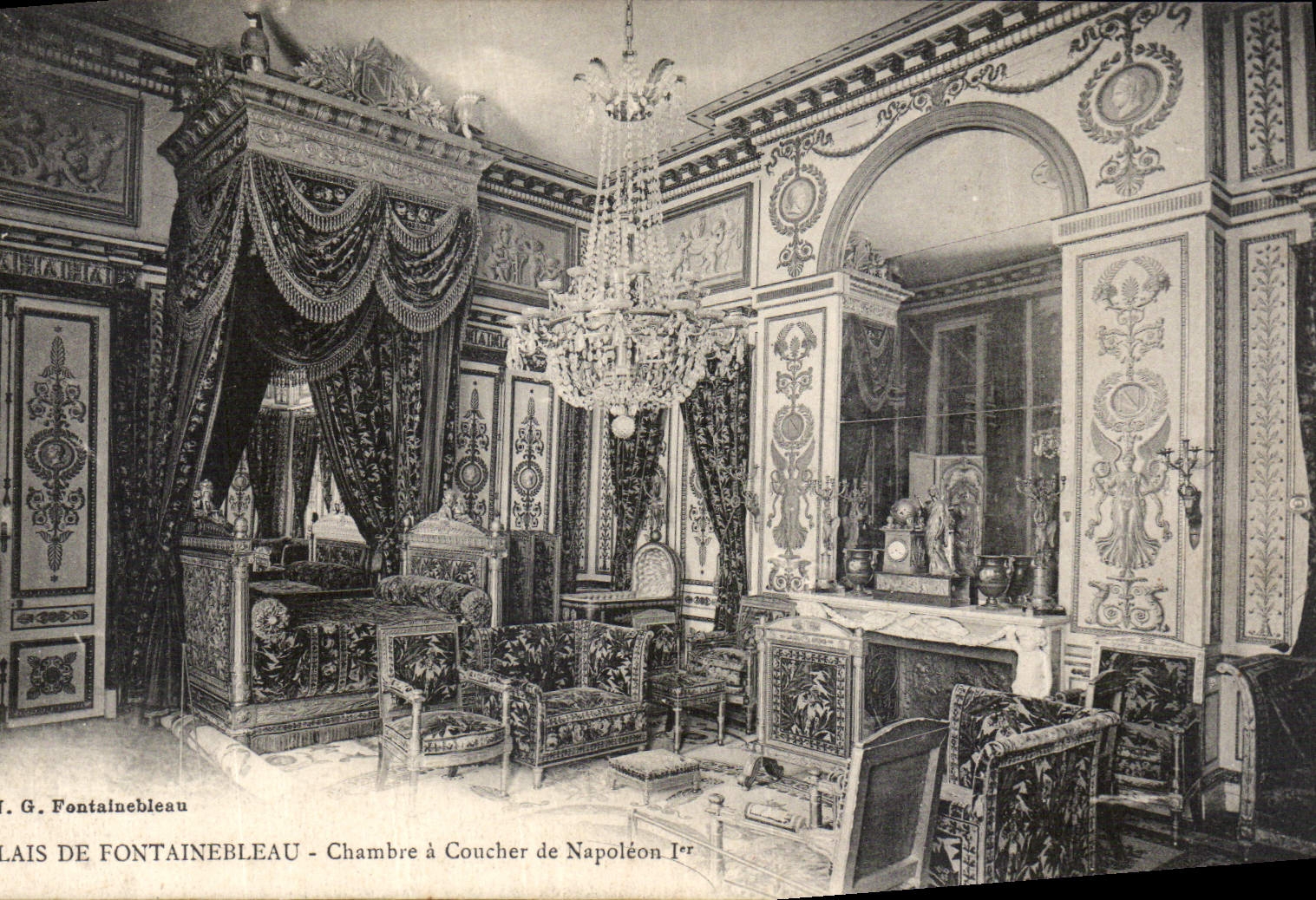 Chambre à Coucher de Napoléon Ier — Château de Fontainebleau — G. Fontainebleau