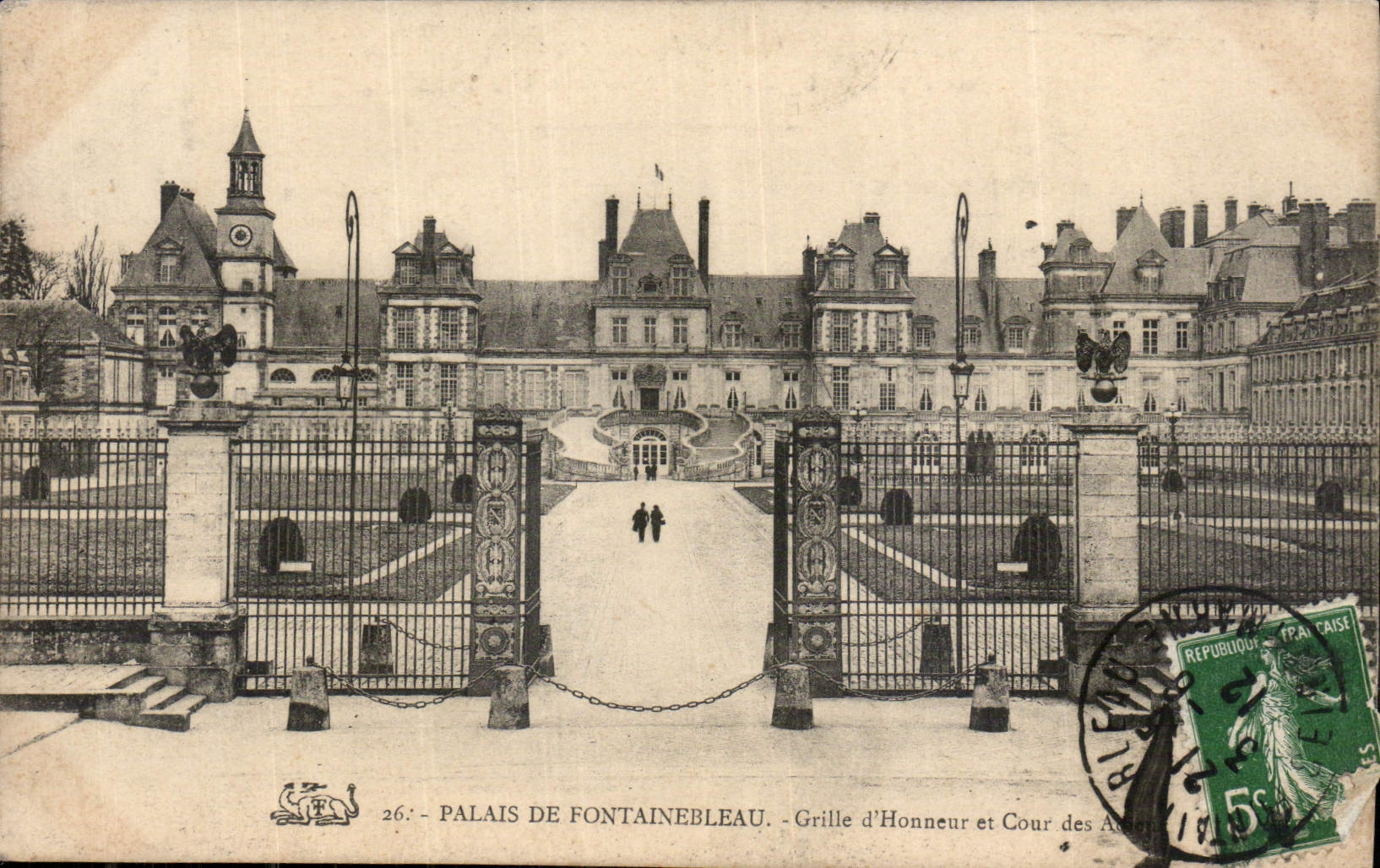 Schloss Fontainebleau — Ehrentor und Ambassadorenhof — unbekannter Verlag, Nr. 26