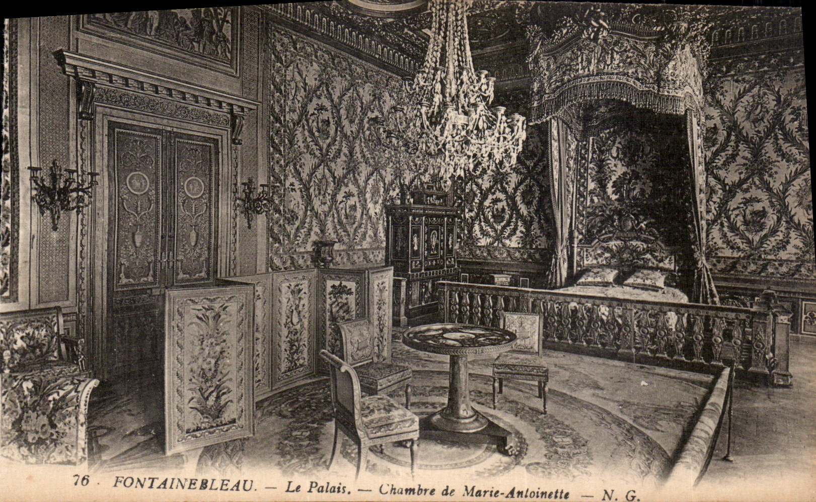 Fontainebleau — Le Palais — Chambre de Marie-Antoinette — N.G.