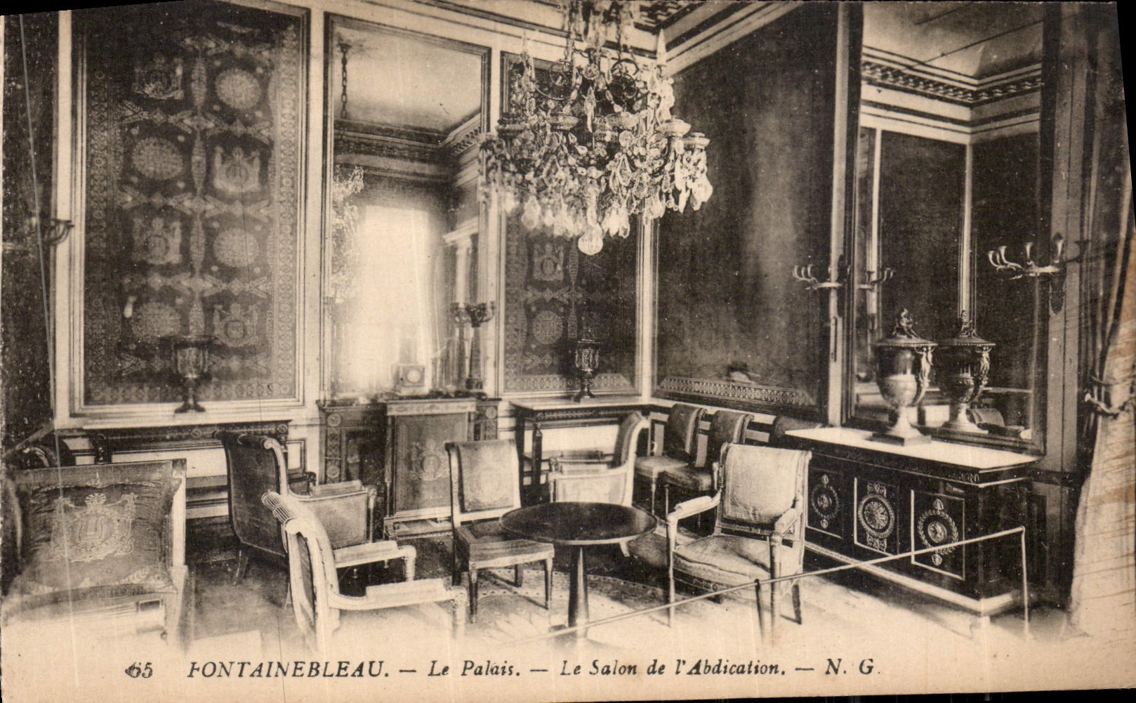Fontainebleau — El Palacio — El Salón de la Abdicación — N.G.
