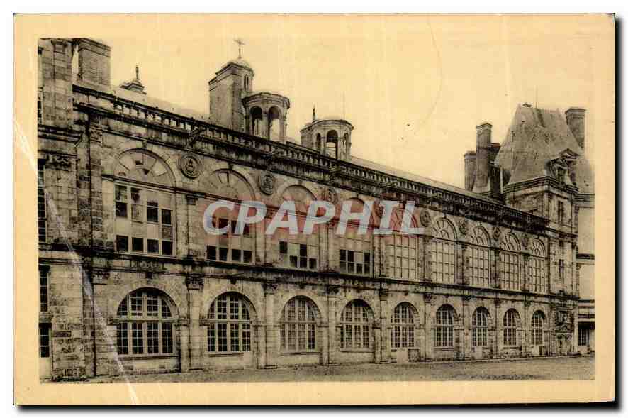 Château de Fontainebleau — Façade de la Galerie Henri II, Cour Ovale — Édition des Musées Nationaux, n° 139