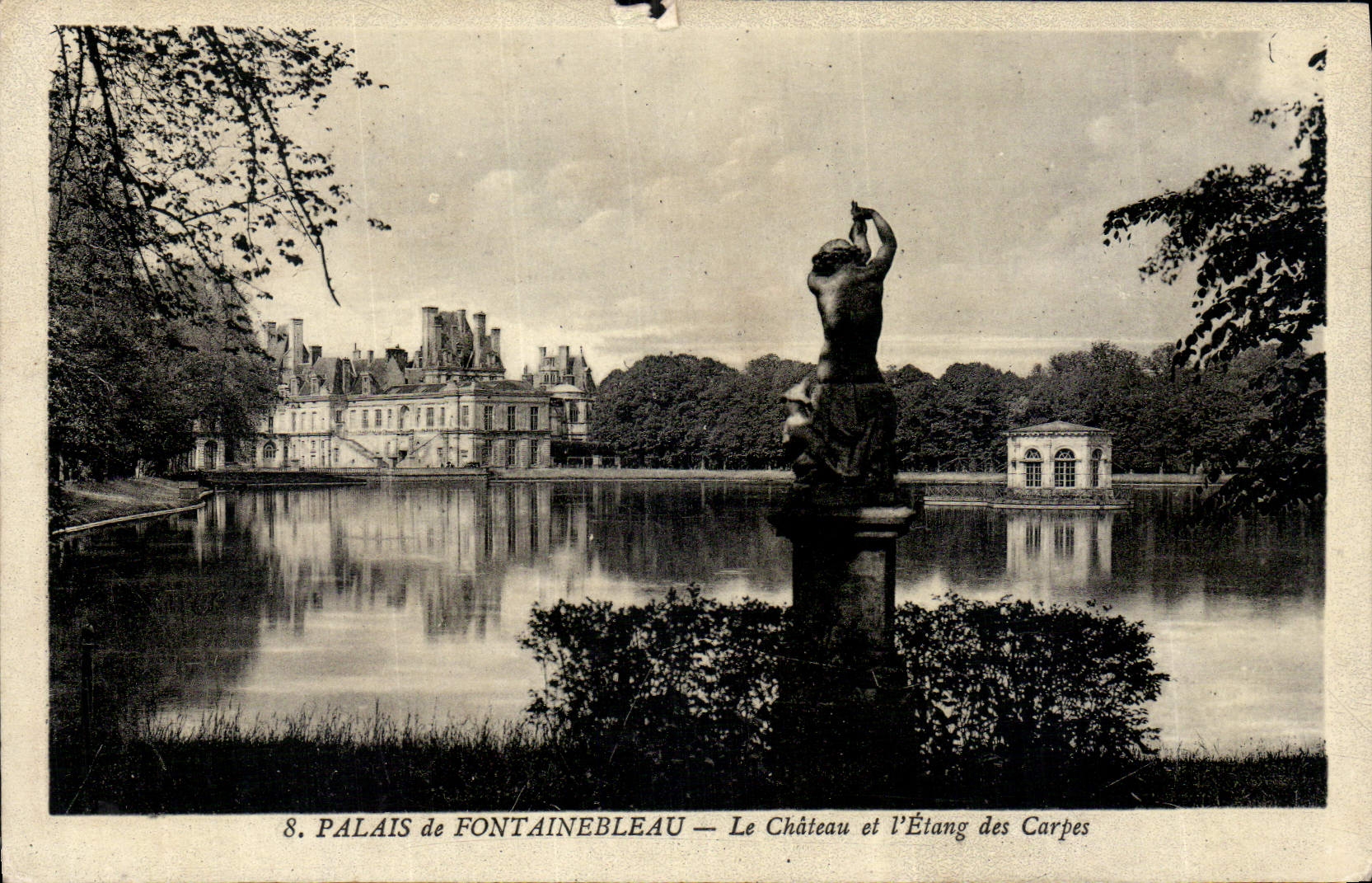 Palast von Fontainebleau — Das Schloss und der Karpfenteich — Serie 8
