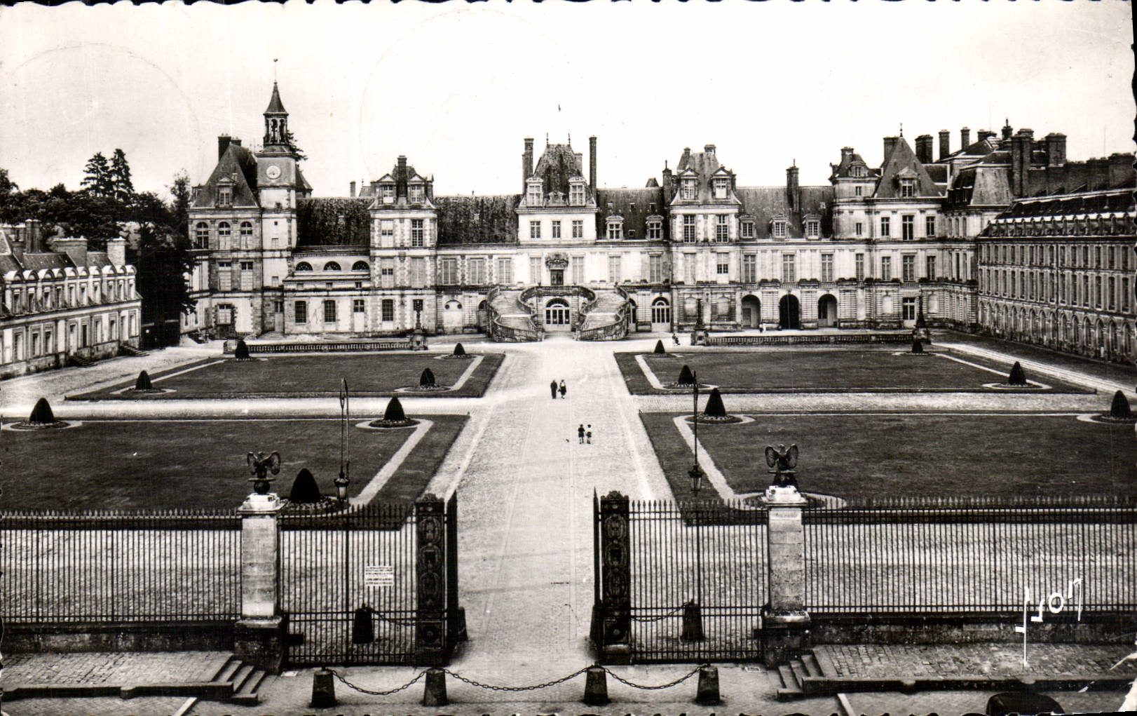 Château de Fontainebleau — Cour des Adieux — Les Éditions d'Art