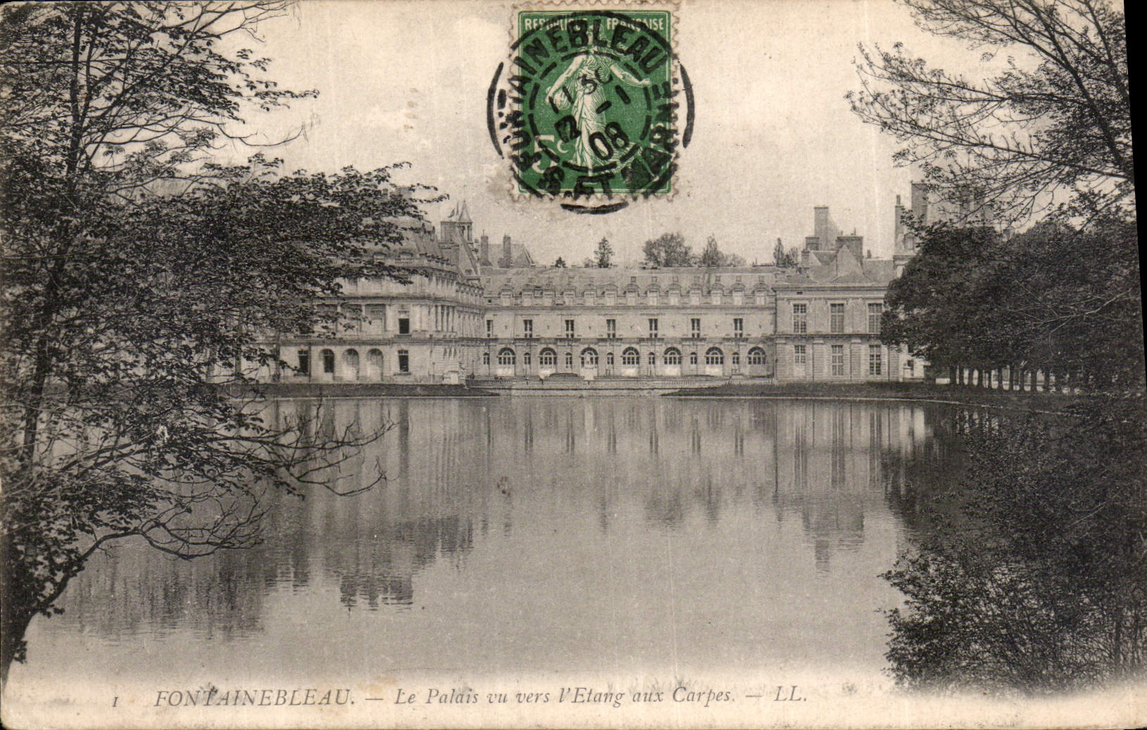 Fontainebleau — Das Schloss gesehen vom Carpsee — LL.