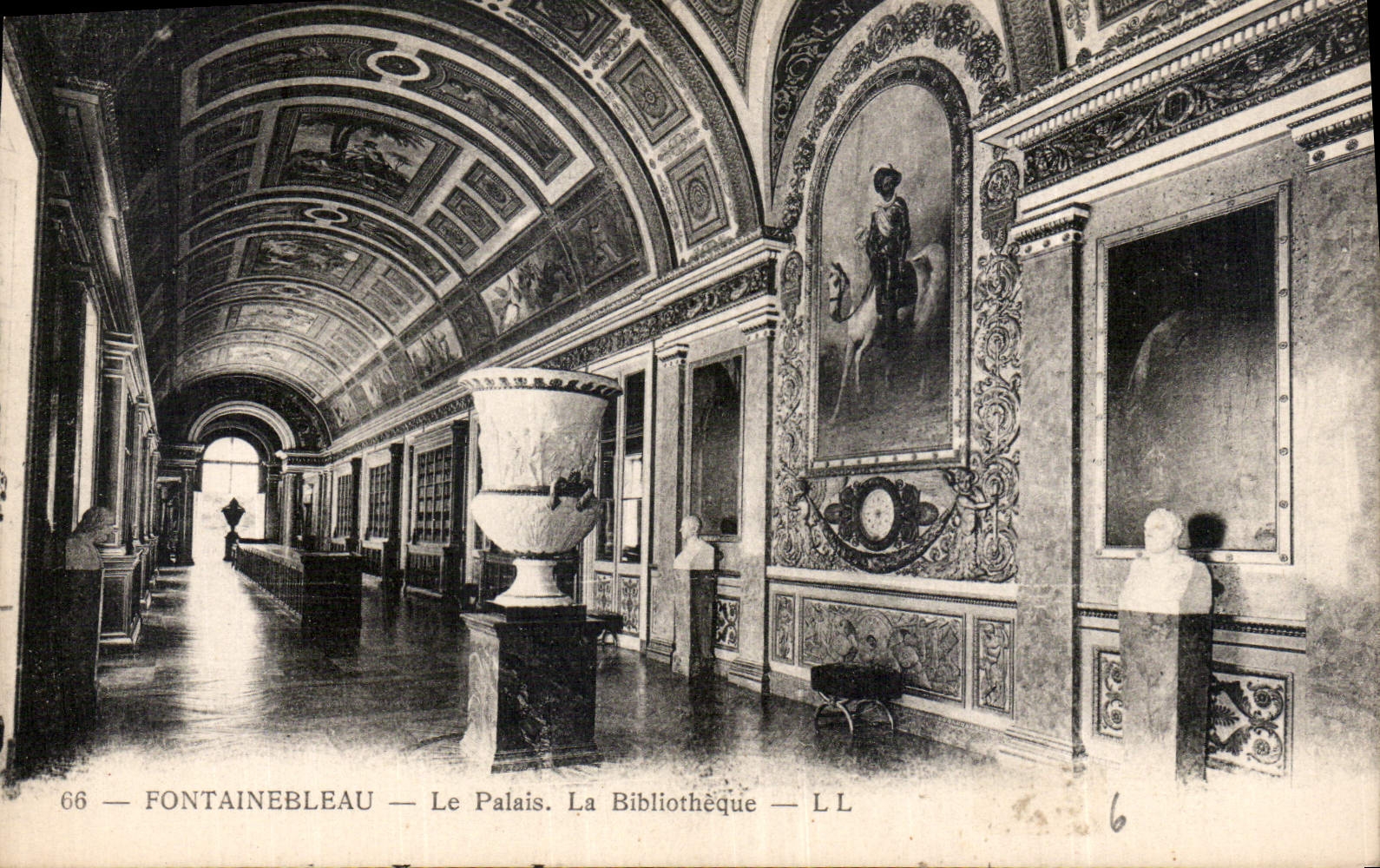 Fontainebleau — Das Schloss. Die Bibliothek — LL