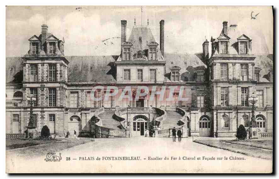 Schloss Fontainebleau — Pferdestiege und Fassade zum Schloss — CPAPHIL 28