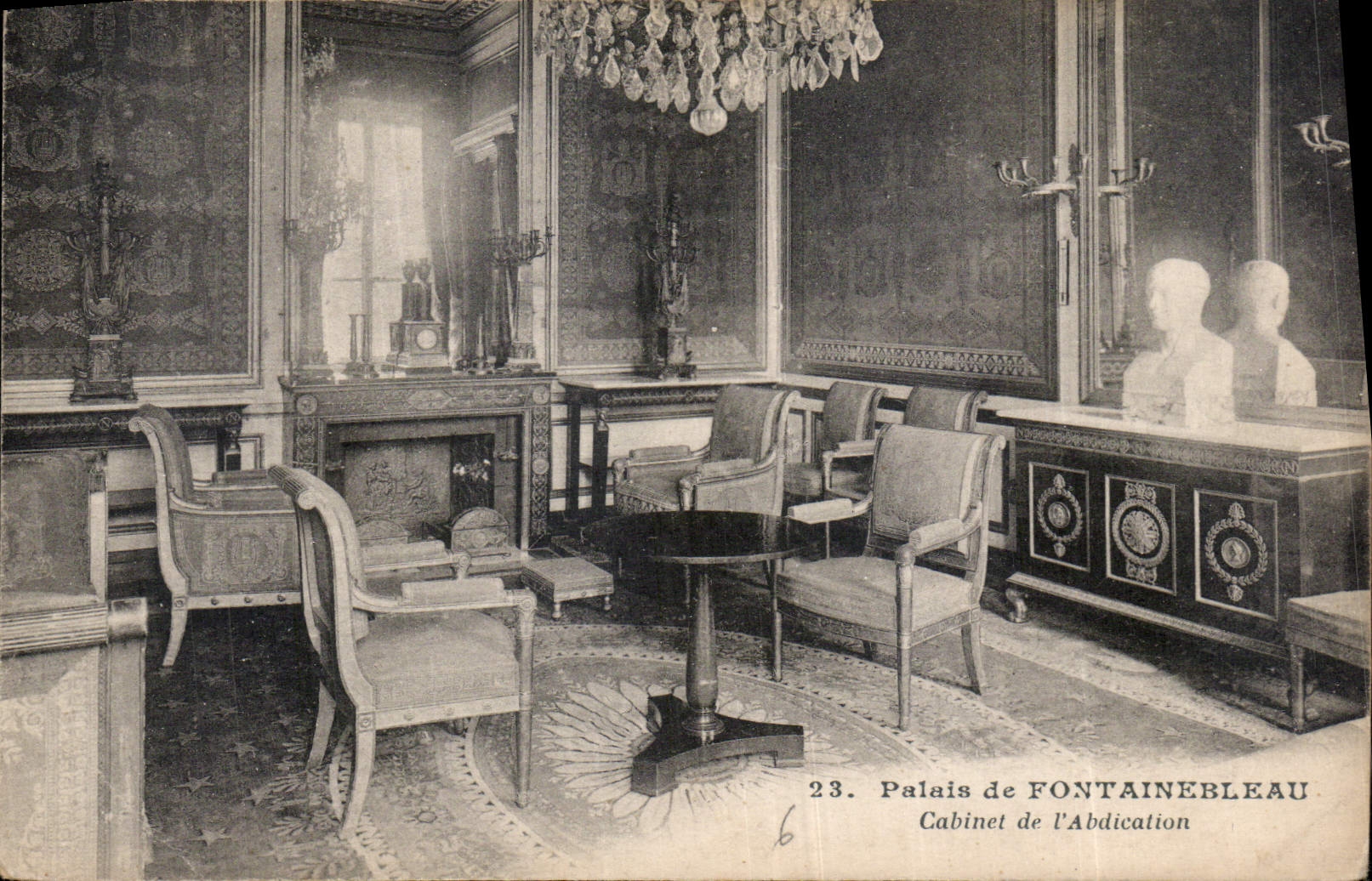 Palais de FONTAINEBLEAU — Cabinet de l'Abdication — n°23