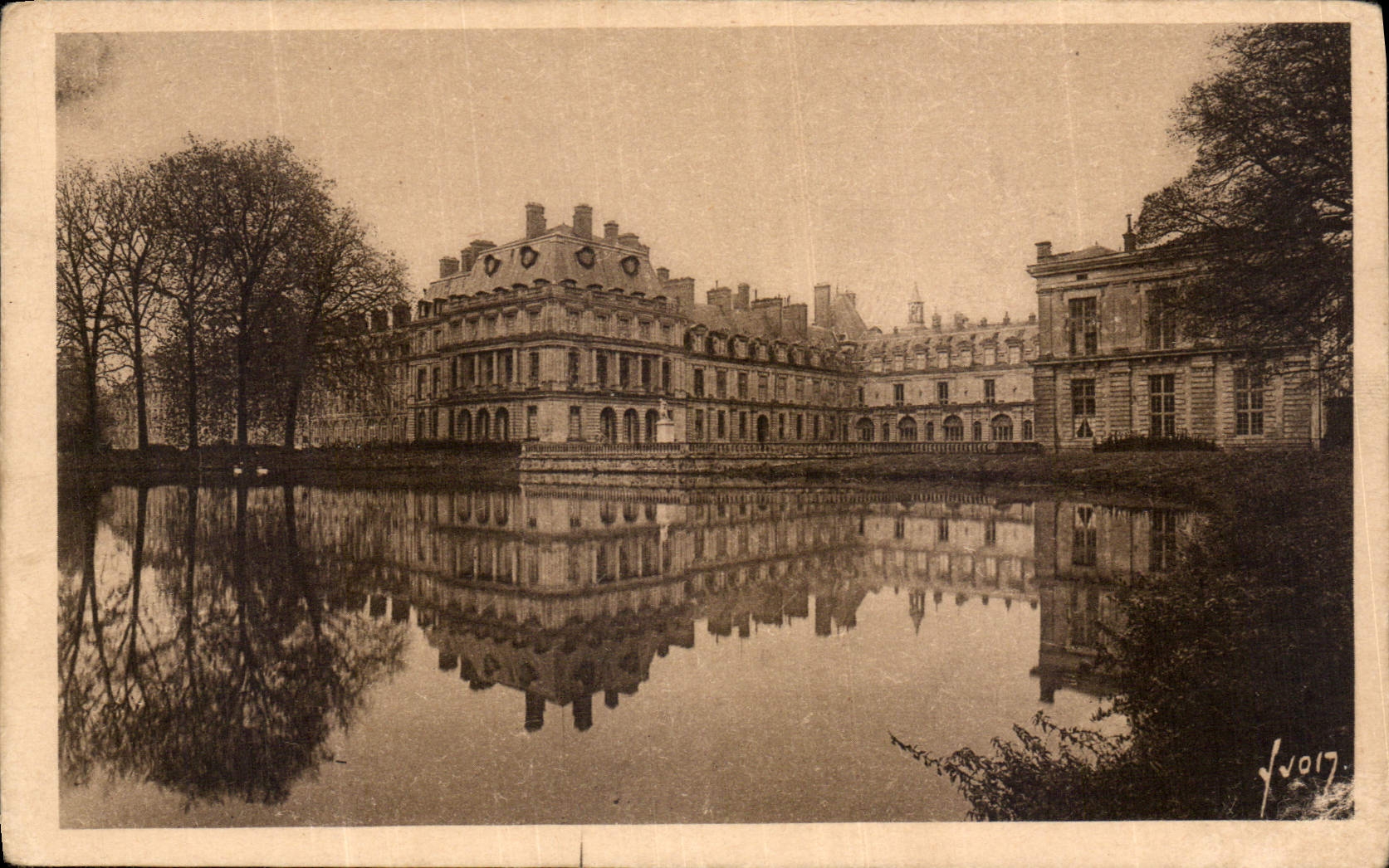 Fontainebleau — Facade sull'Étang aux Carpes — Les Éditions d'Art Martel