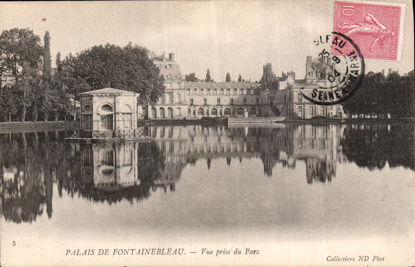 Schloss Fontainebleau — Ausblick vom Park — Collections ND Phot