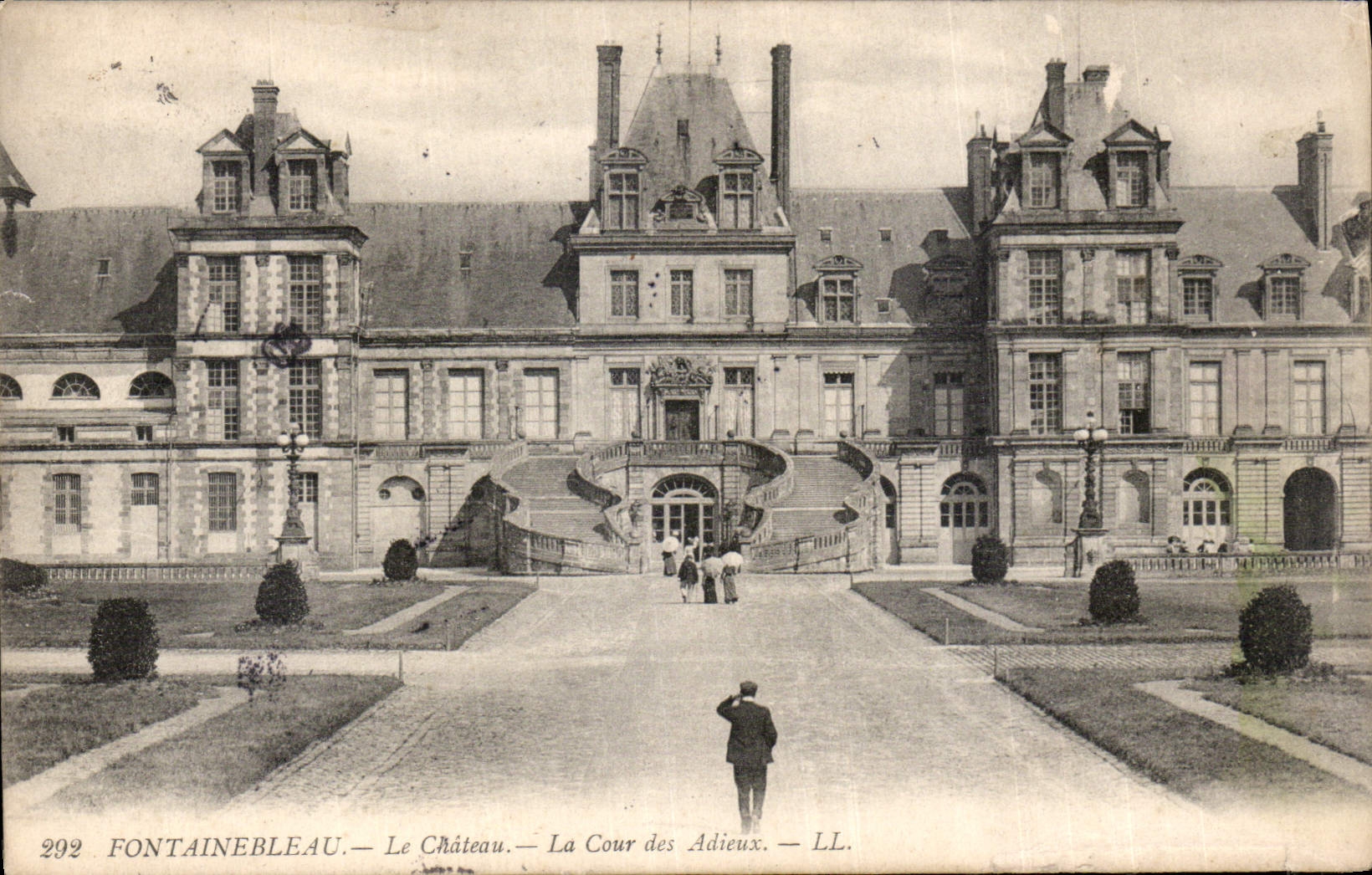Fontainebleau — Le Château — La Cour des Adieux — LL. — n° 292
