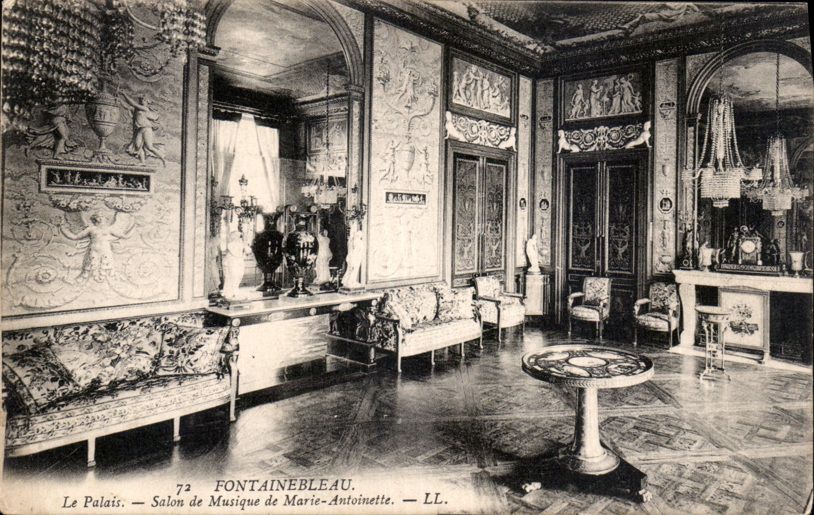 Das Palais — Musikzimmer von Marie-Antoinette — FONTAINEBLEAU — LL. — 72