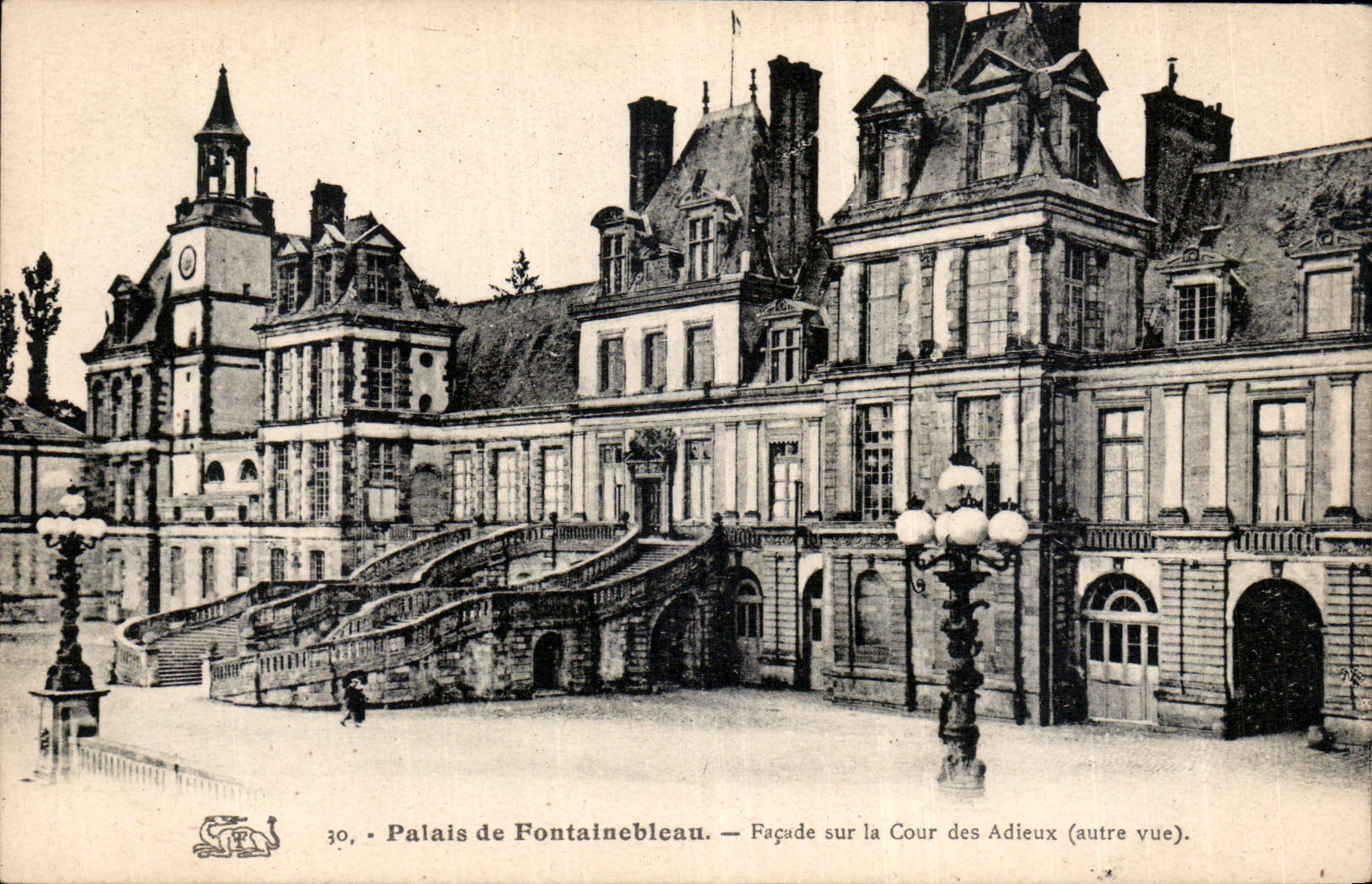 Palazzo di Fontainebleau — Facciata sulla Corte dei Addii (altra vista)