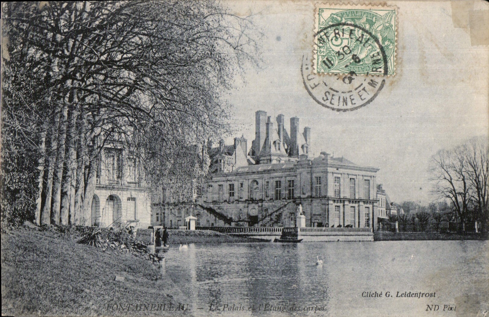 Fontainebleau — Le Palais et l'Étang des carpes — Cliché G. Leidenfrost