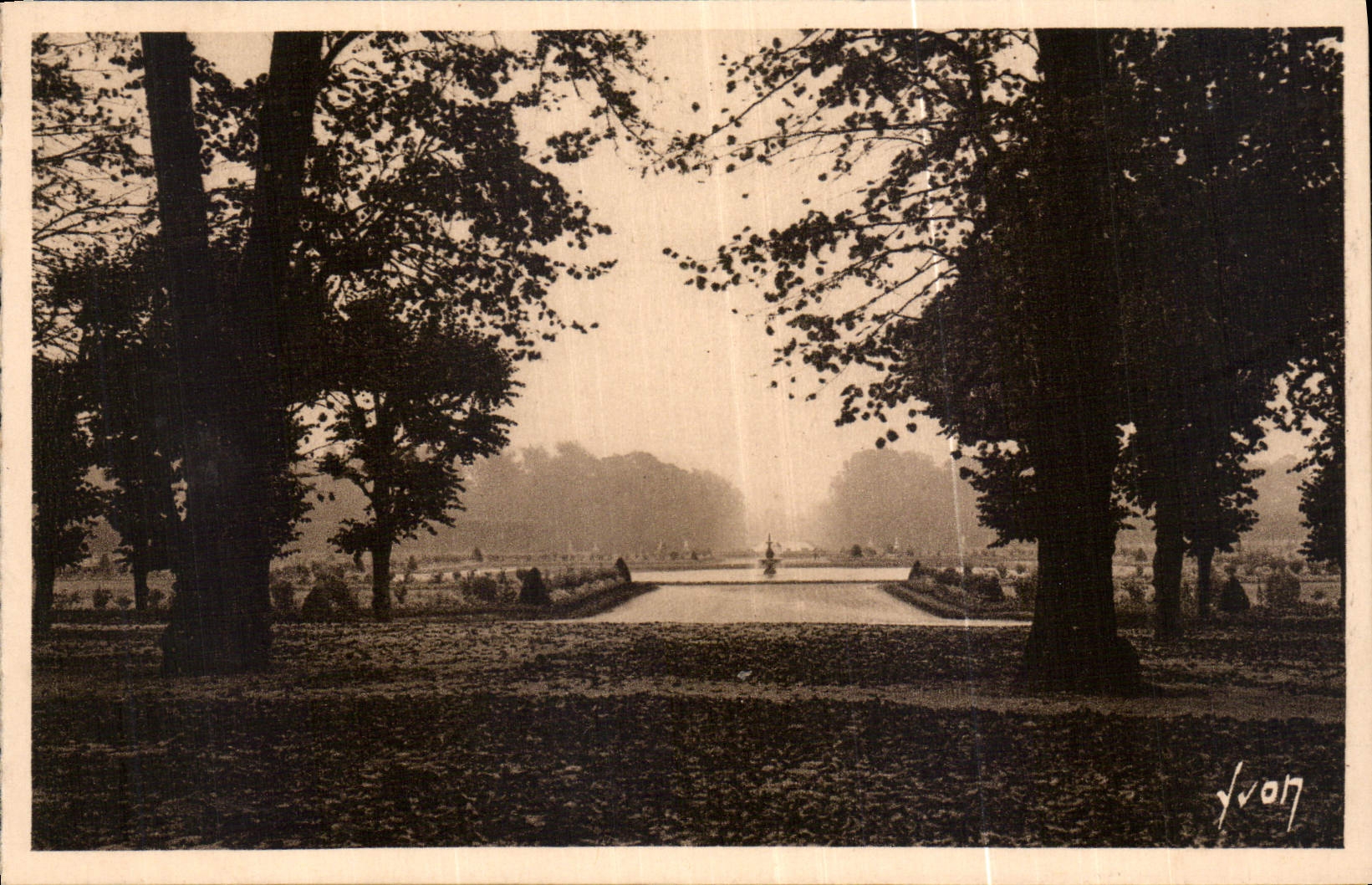 Fontainebleau (S.-et-M.) — Jardins du Palais - Le Parterre — Les Éditions d'Art Yvon, Paris