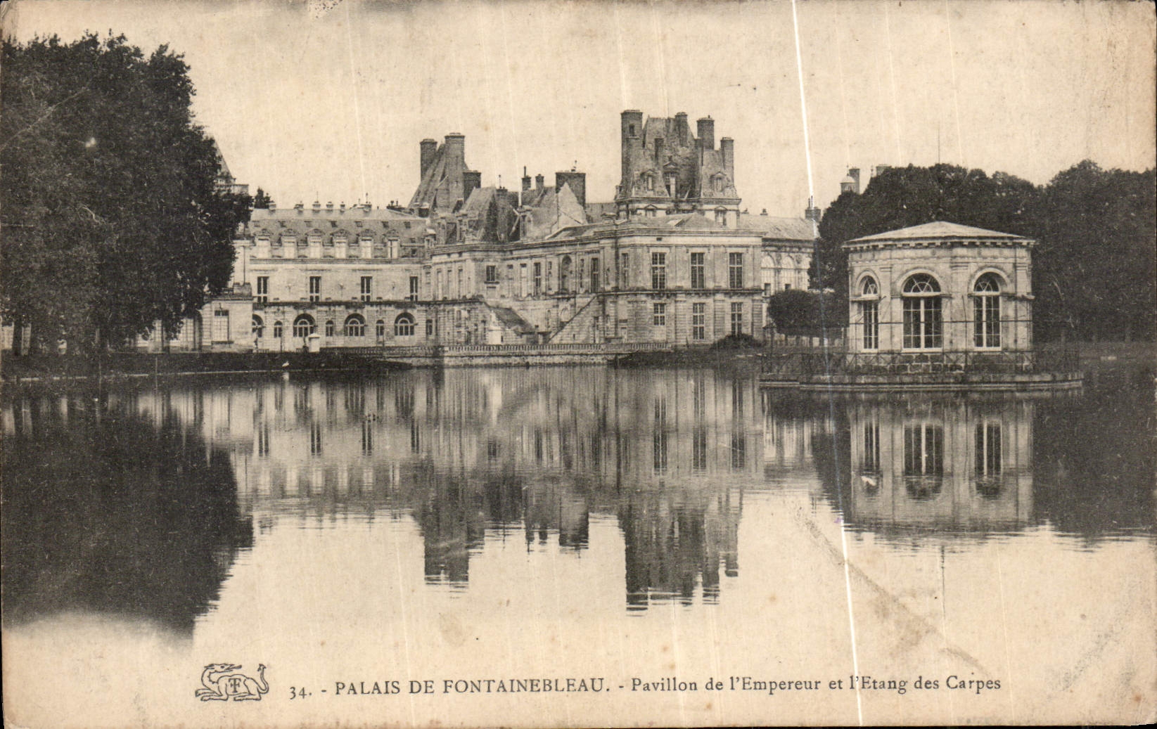 Palacio de Fontainebleau - Pavillon del Emperador y el Estanque de los Carpes
