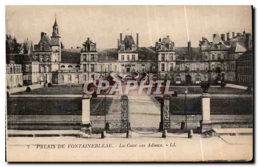Palais de Fontainebleau — La Cour des Adieux — LL