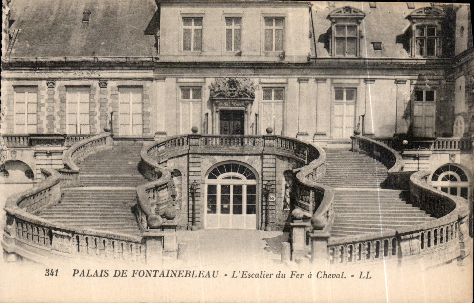 Palazzo di Fontainebleau — Le Scala del Cavallo — LL