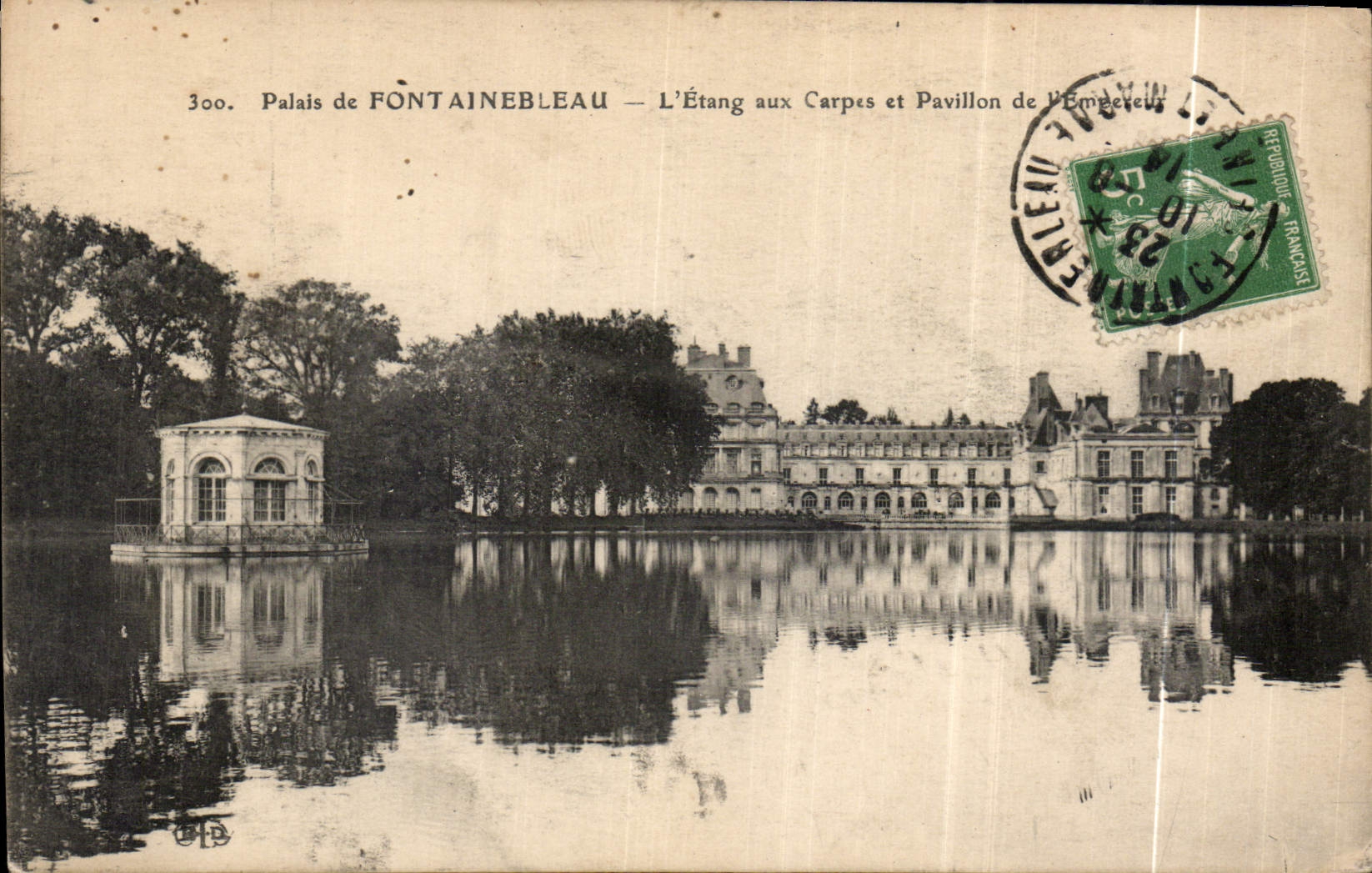 Palacio de FONTAINEBLEAU — El Estanque de las Carpes y el Pavillon del Emperador — editor no identificado, n° 300