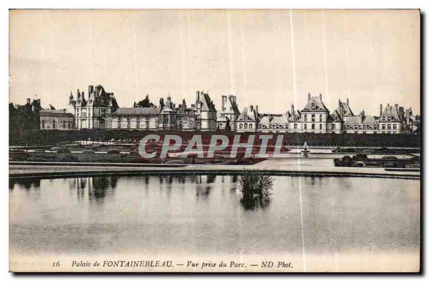 Palais de FONTAINEBLEAU — Vue prise du Parc — ND Pbot.