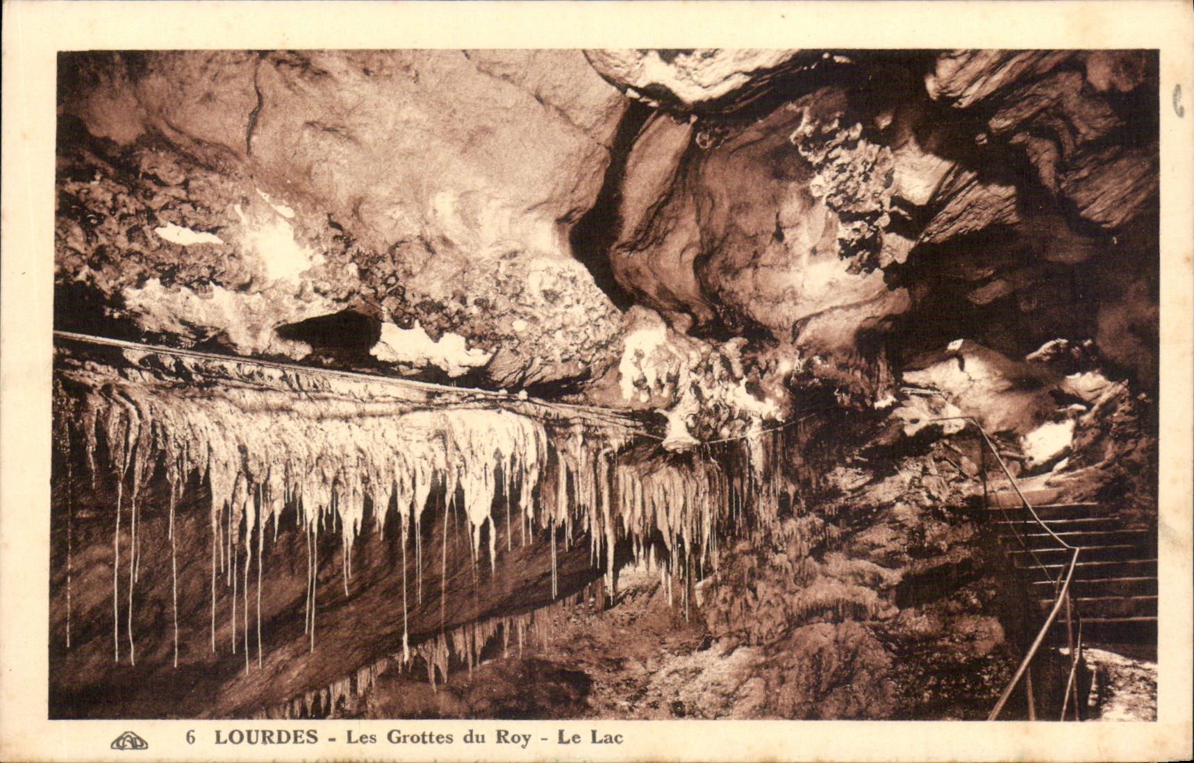 CPA Lourdes Les Grottes du Roy Le Lac 