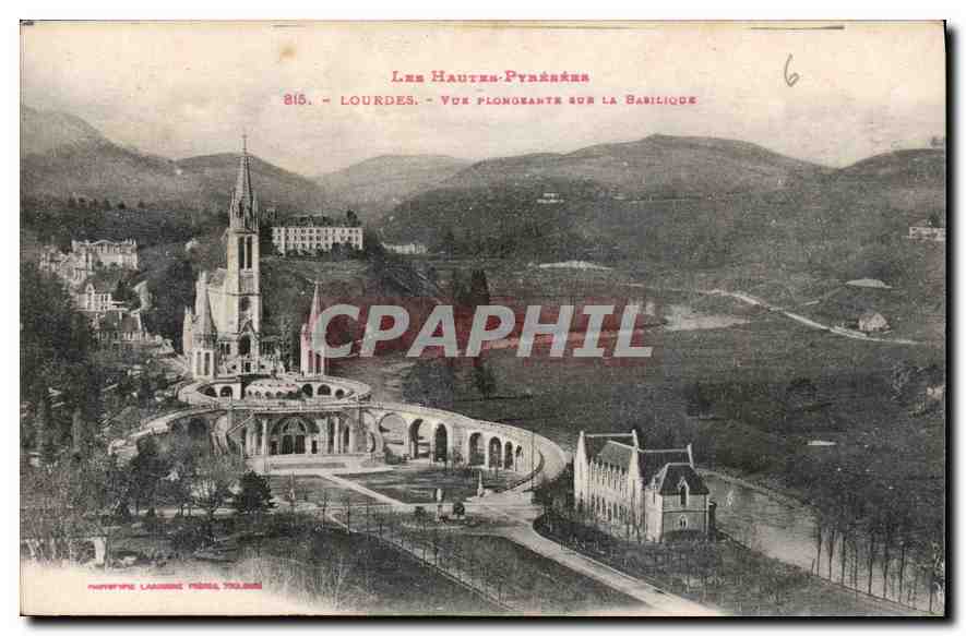 CPA Les Hautes Pyrenees Lourdes Vue plongeante sur la Basilique 