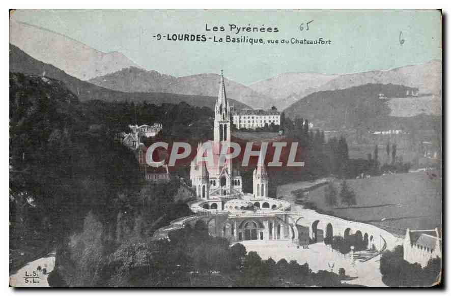 CPA Les Pyrenees Lourdes La Basilique vue du Chateau Fort 