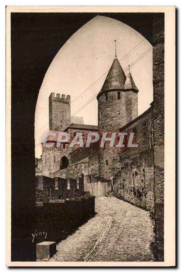 CPA La Douce France Carcassonne Aude la Cite l'Avant Porte et la Tour de la Justcie 
