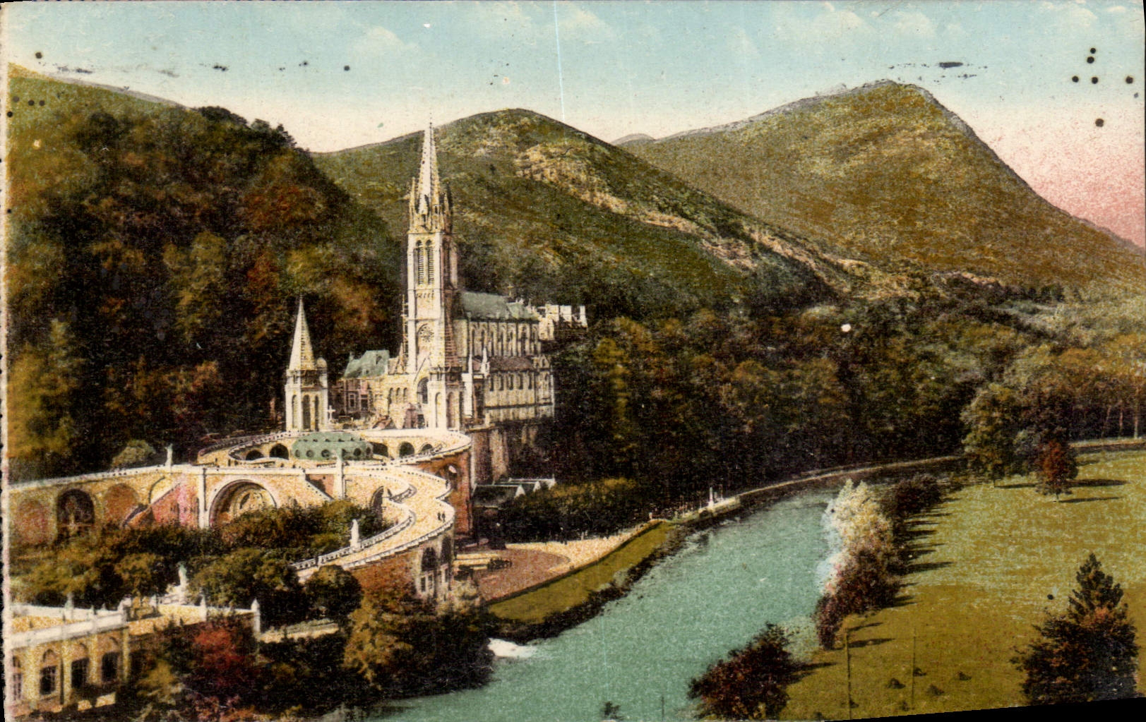 CPA Lourdes la Basilique et le Gave 