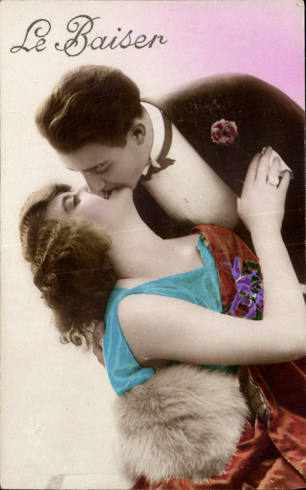 CPA Le Baiser Femme