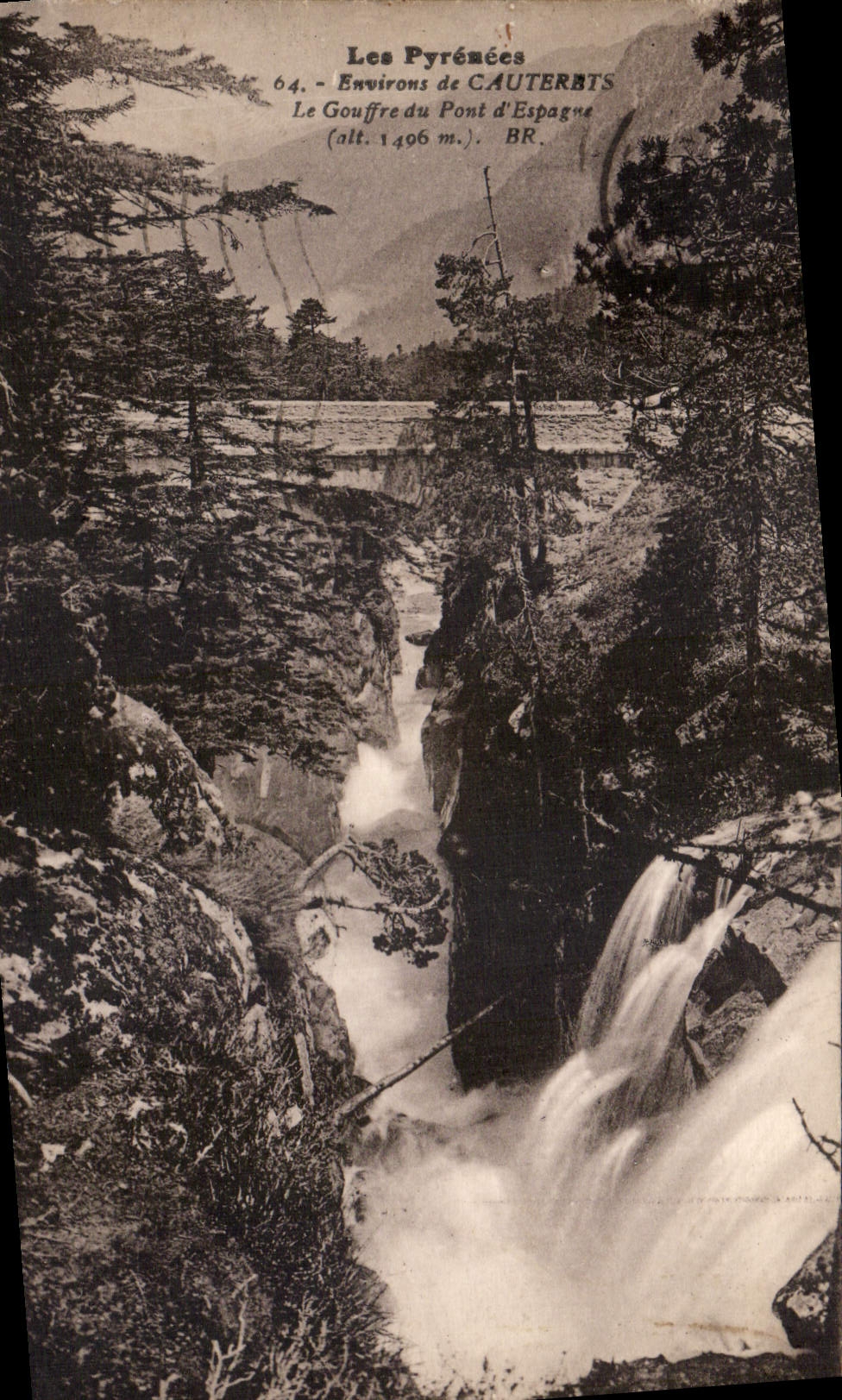 Les Pyrénées — Environ de CAUTERETS, Le Gouffre du Pont d'Espagne (alt. 1406 m.) — Bloc frères, éditeurs, Bordeaux, n° 64