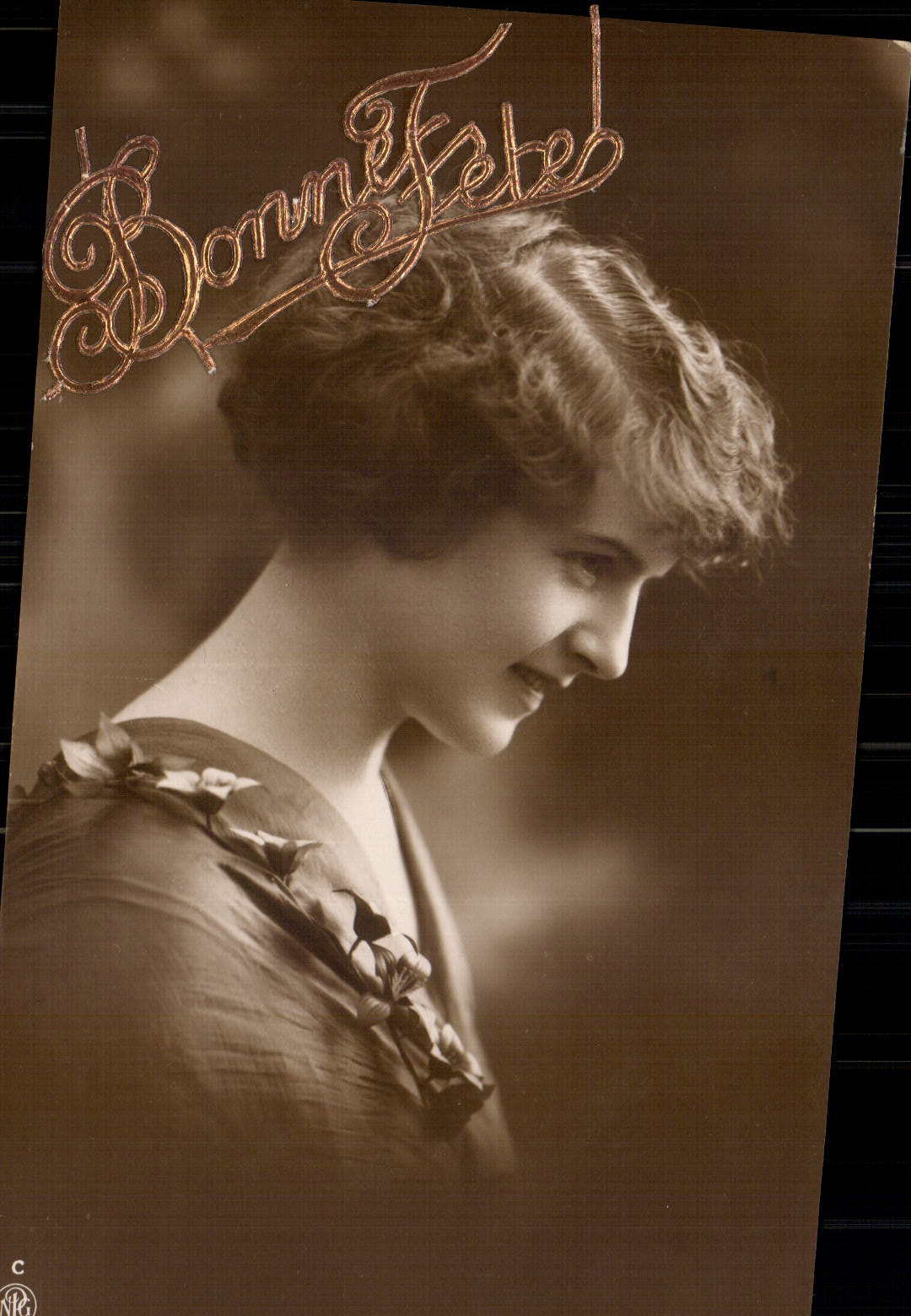 Femme élégante — 'Bonne Fête' — C. N. R. G. (éditeur) n° 123