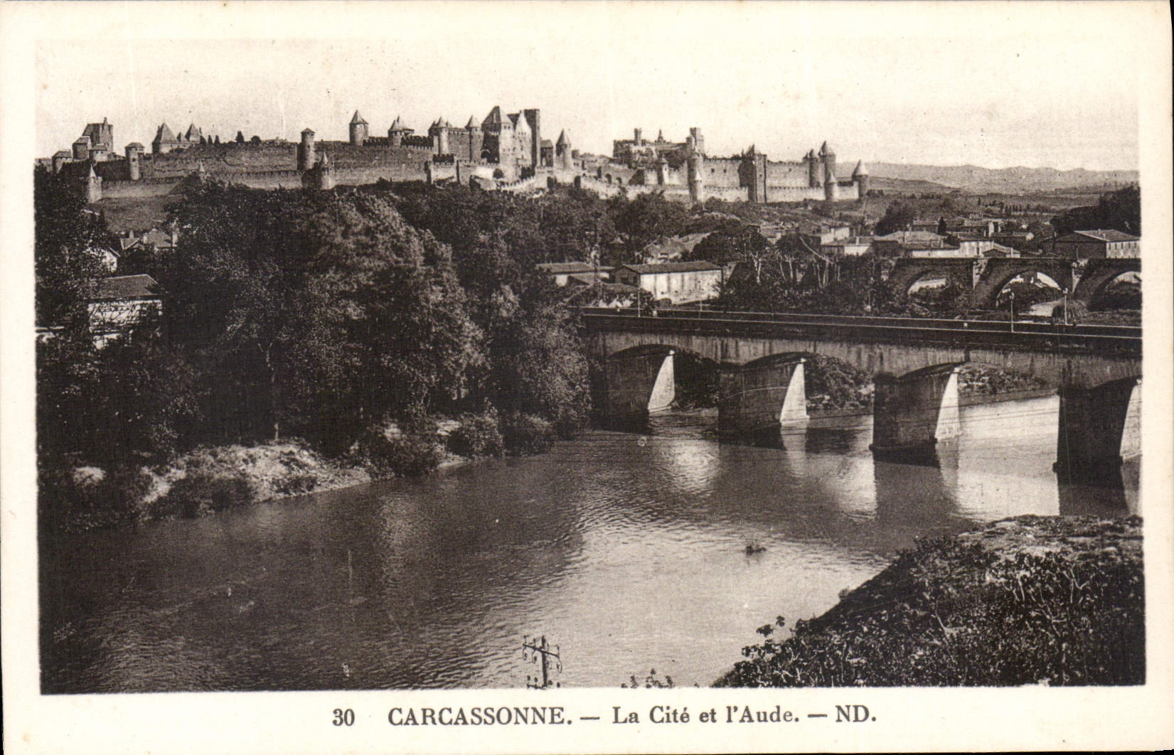 CPA Carcassonne la Cite et l'Aude 