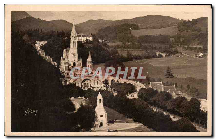 CPA La Douce France Lourdes Hautes Pyrenees la Basilique et le Monument de la Reconnaissance interal