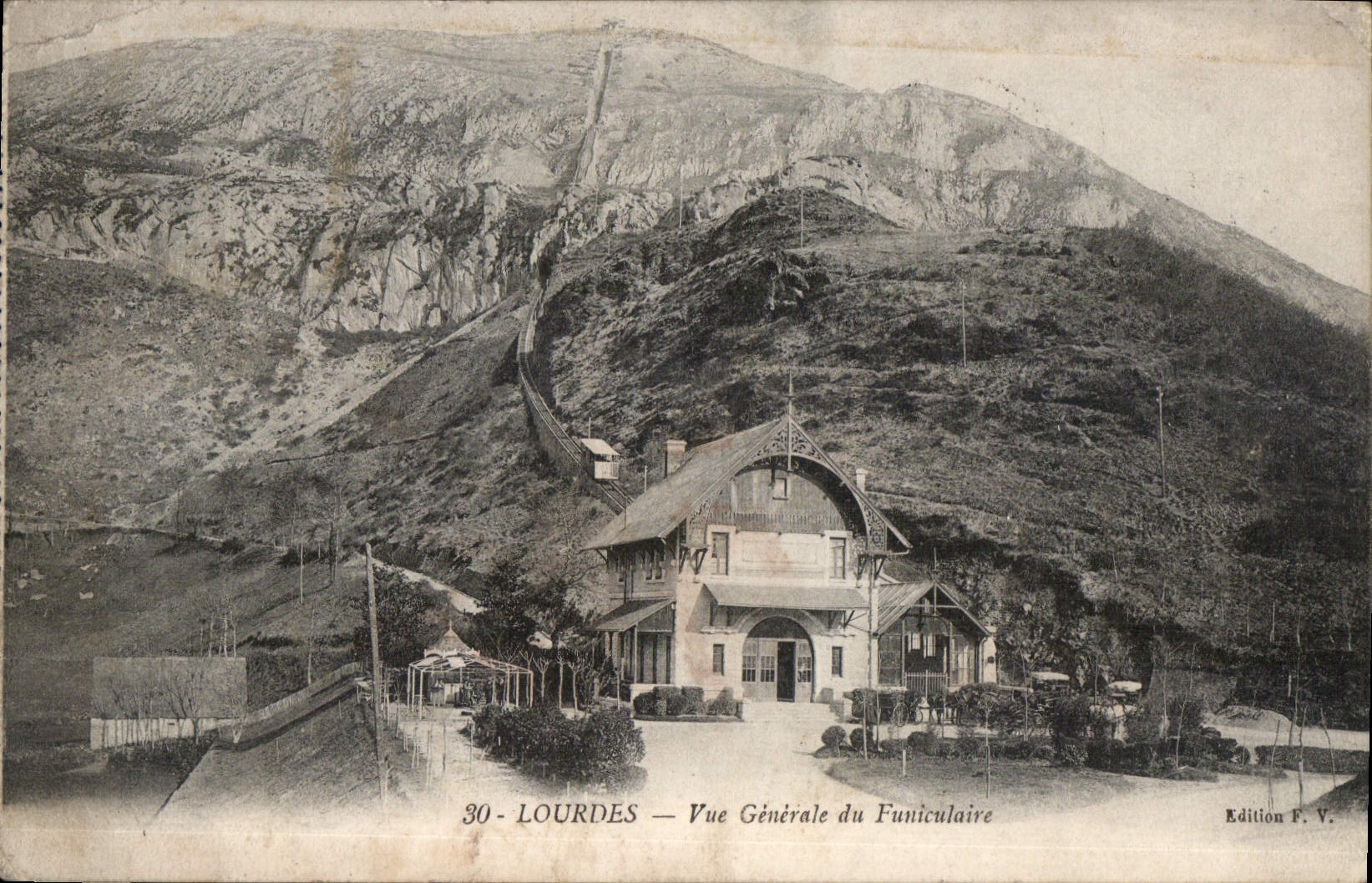CPA Lourdes vue generale du Funiculaire 