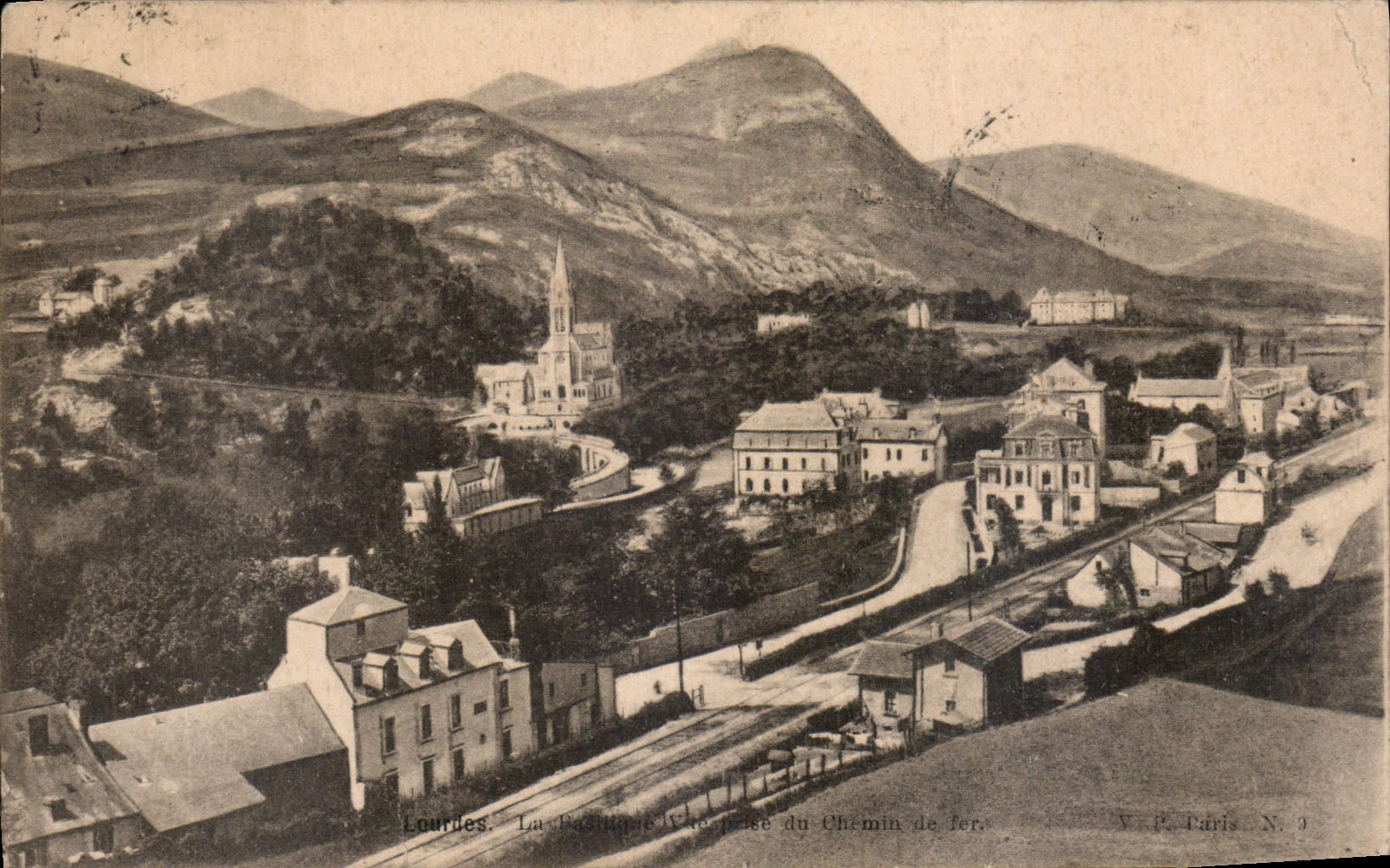 CPA Lourdes la Basilique 