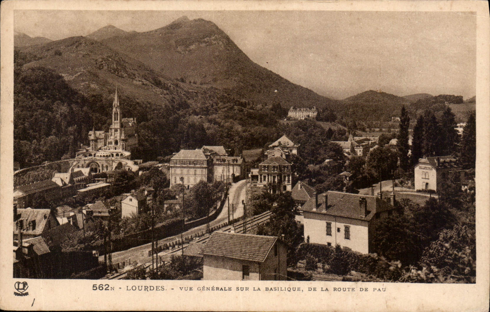 CPA Lourdes vue generale sur la Basilique de la Route de Pau 
