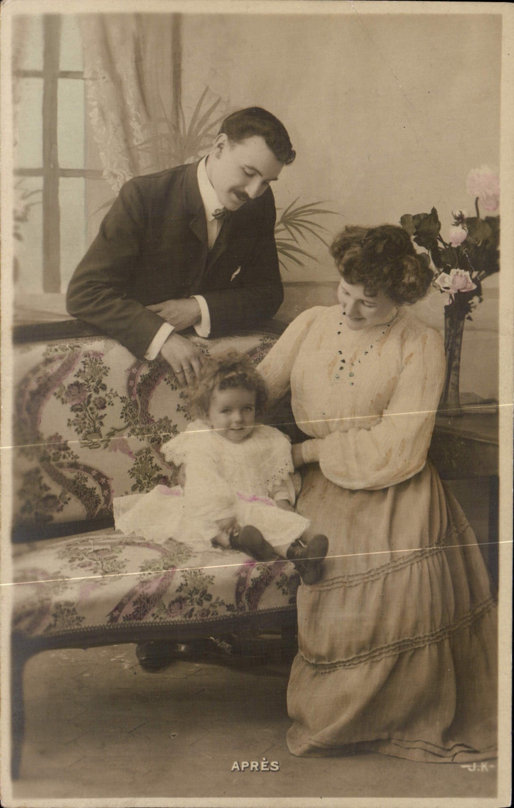 Famille — portrait intérieur — J.K. (éditeur)