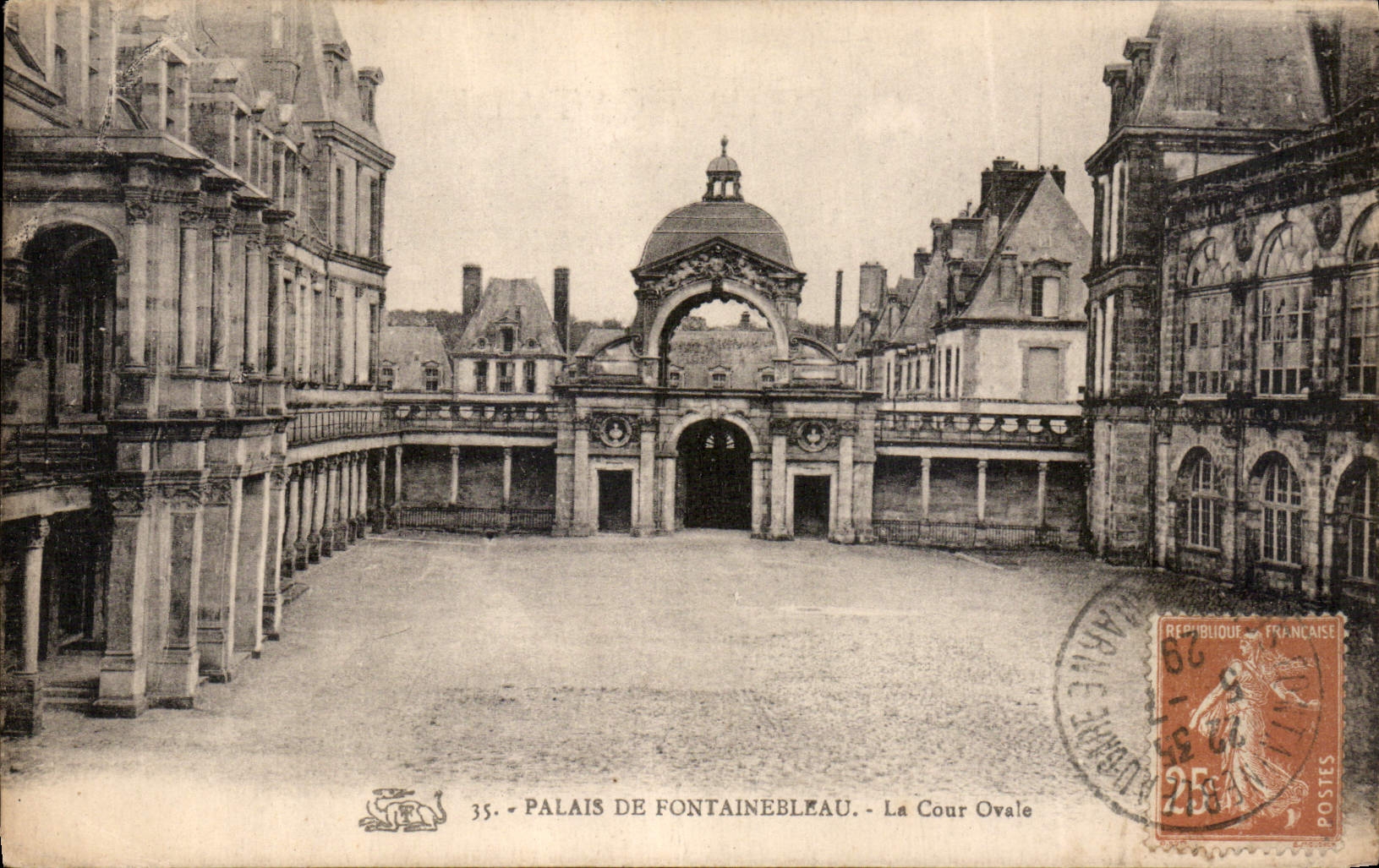 Palazzo di Fontainebleau — La Corte Ovale — Editore anonimo, n° 35