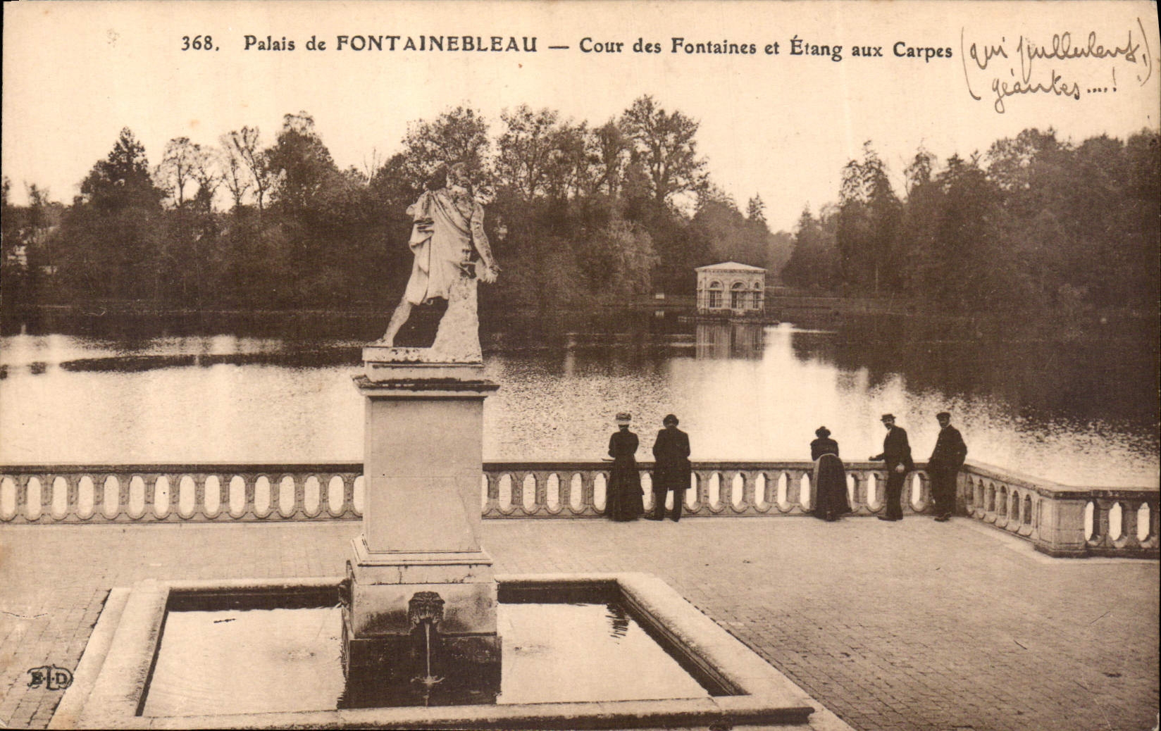 Palais de FONTAINEBLEAU — Cour des Fontaines et Étang aux Carpes — B.D. n°368