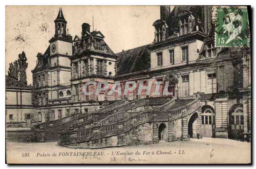 Palais de FONTAINEBLEAU — L'Escalier du Fer à Cheval — LL